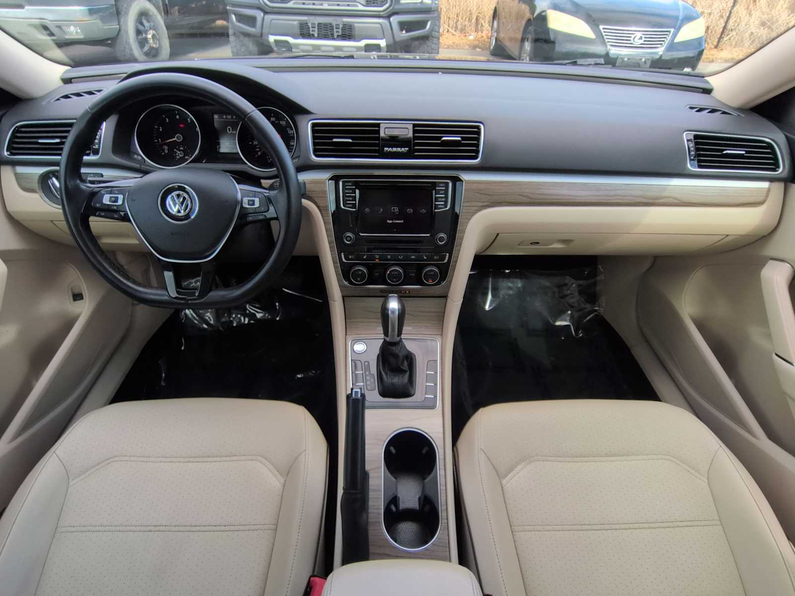 Thumbnail: 2018 Volkswagen Passat - 16