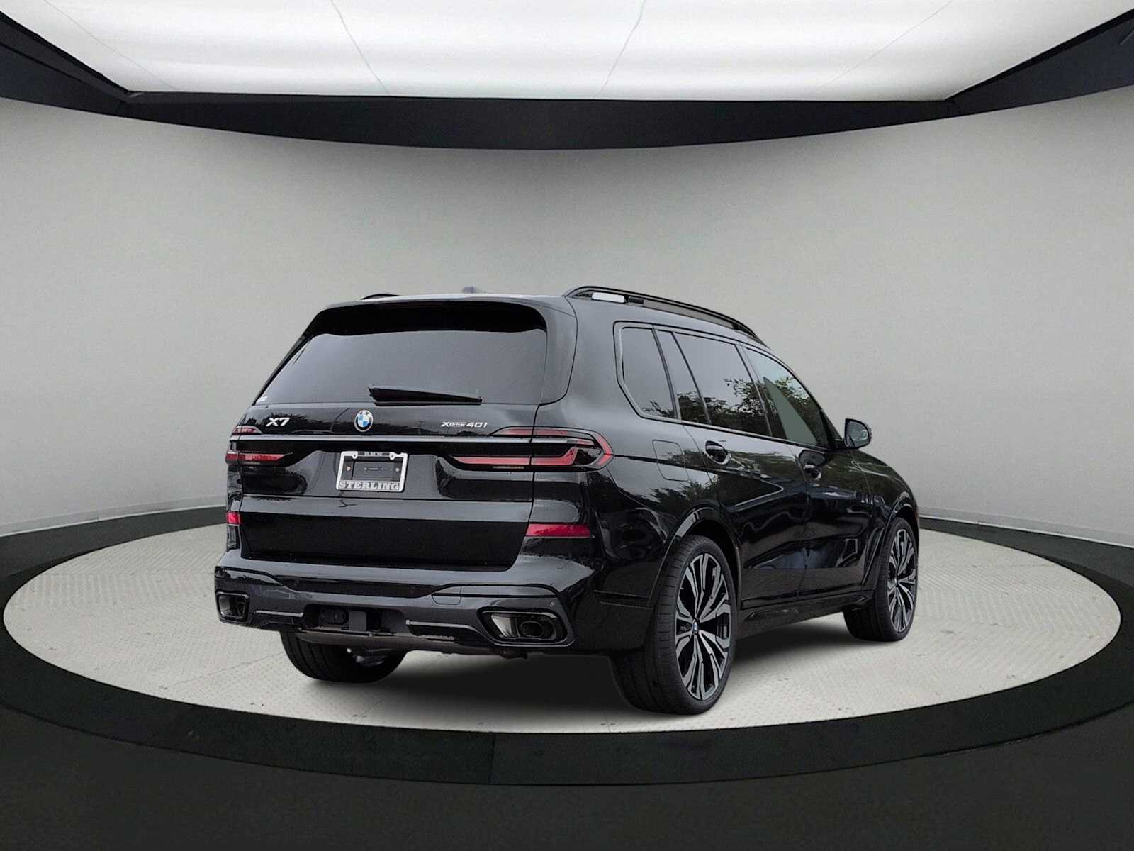 Thumbnail: 2027 BMW X7 - 8