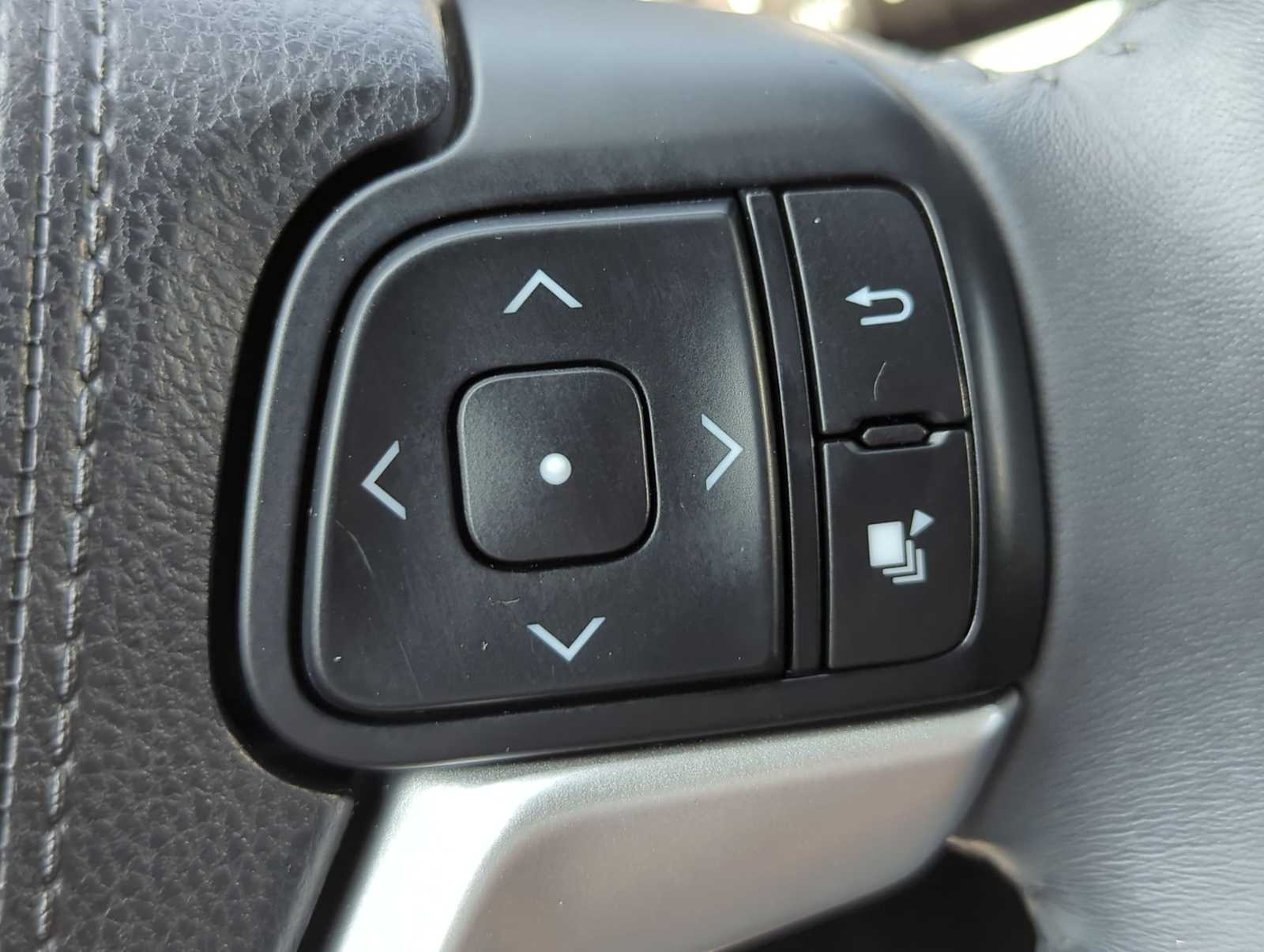 2016 Toyota Highlander XLE 17