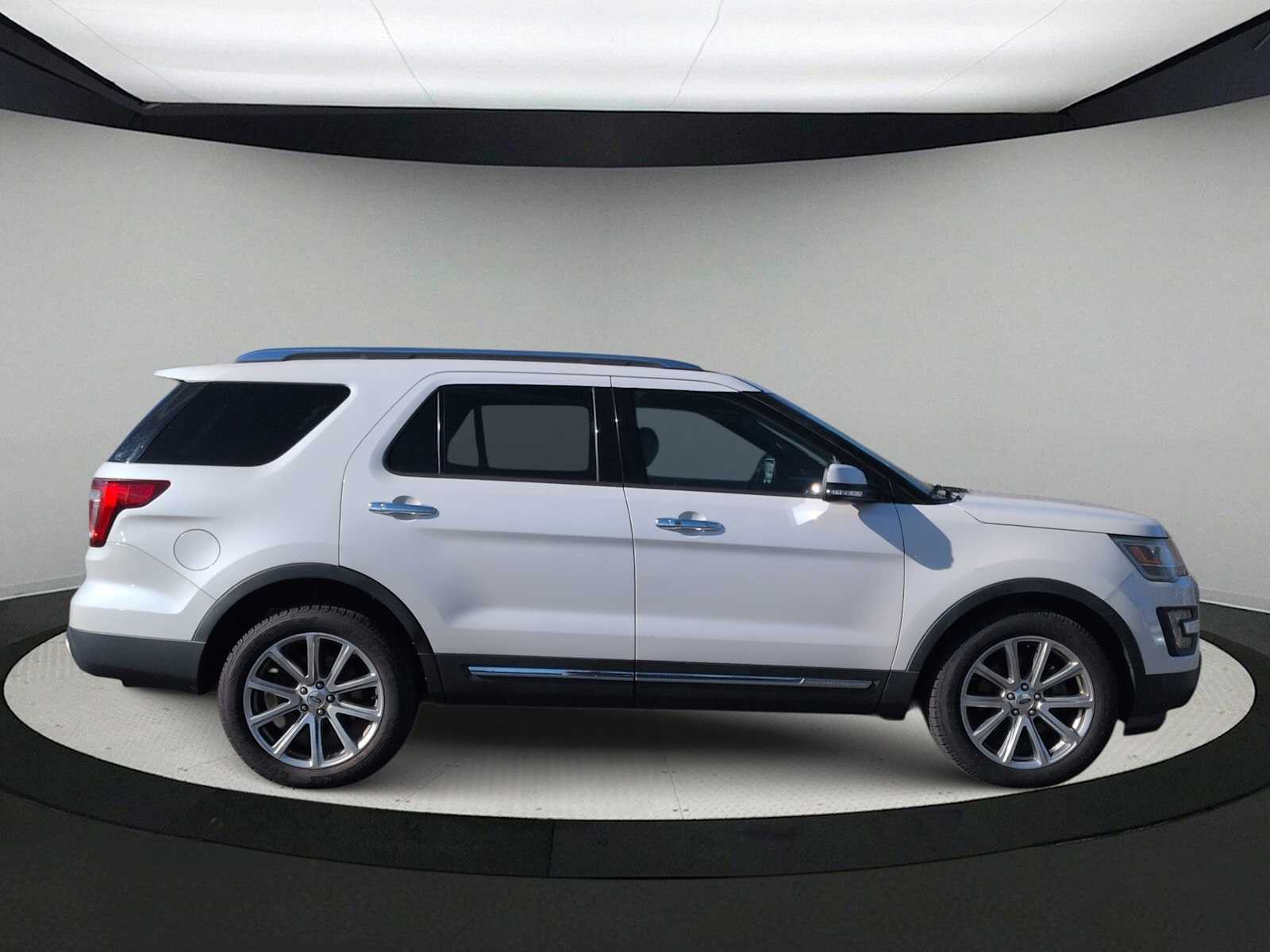 Thumbnail: 2016 Ford Explorer - 9