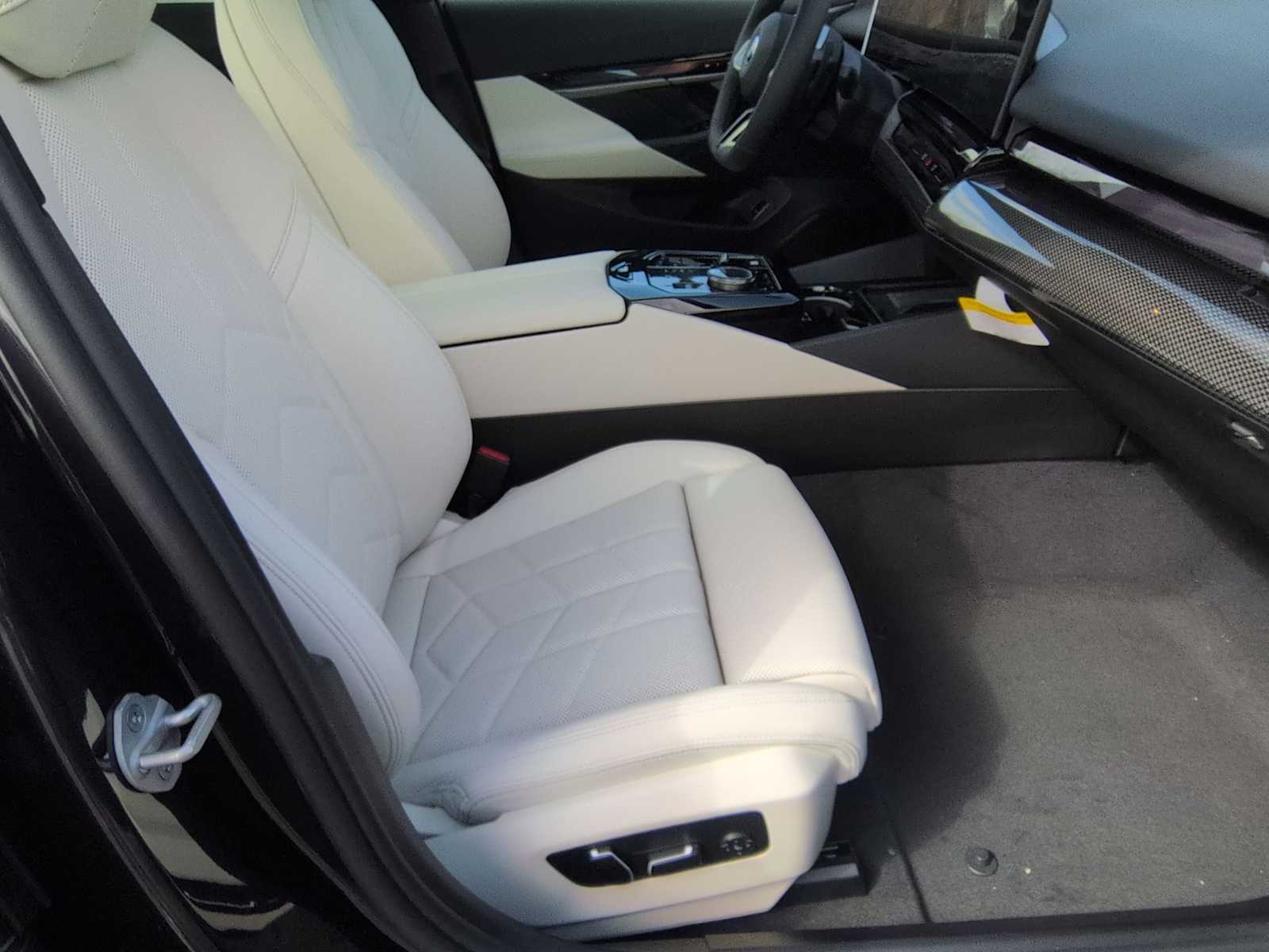 Thumbnail: 2026 BMW 5 Series - 24