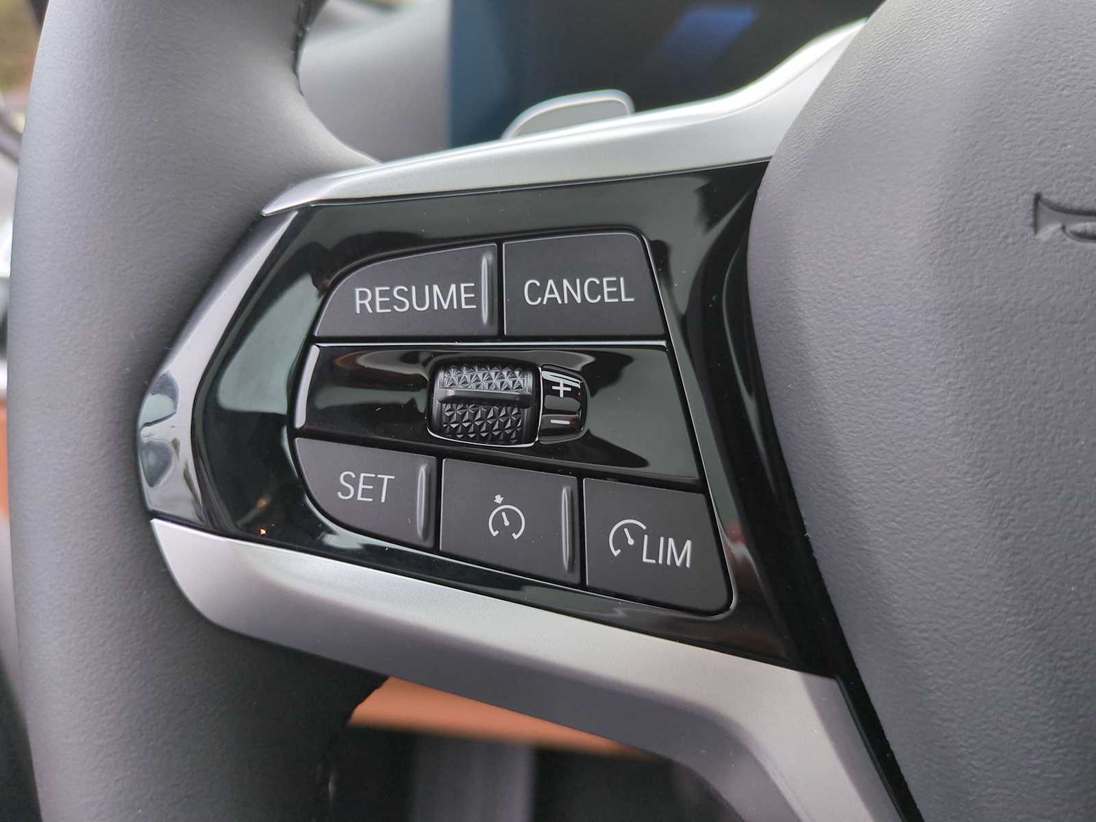 Thumbnail: 2025 BMW 3 Series - 25