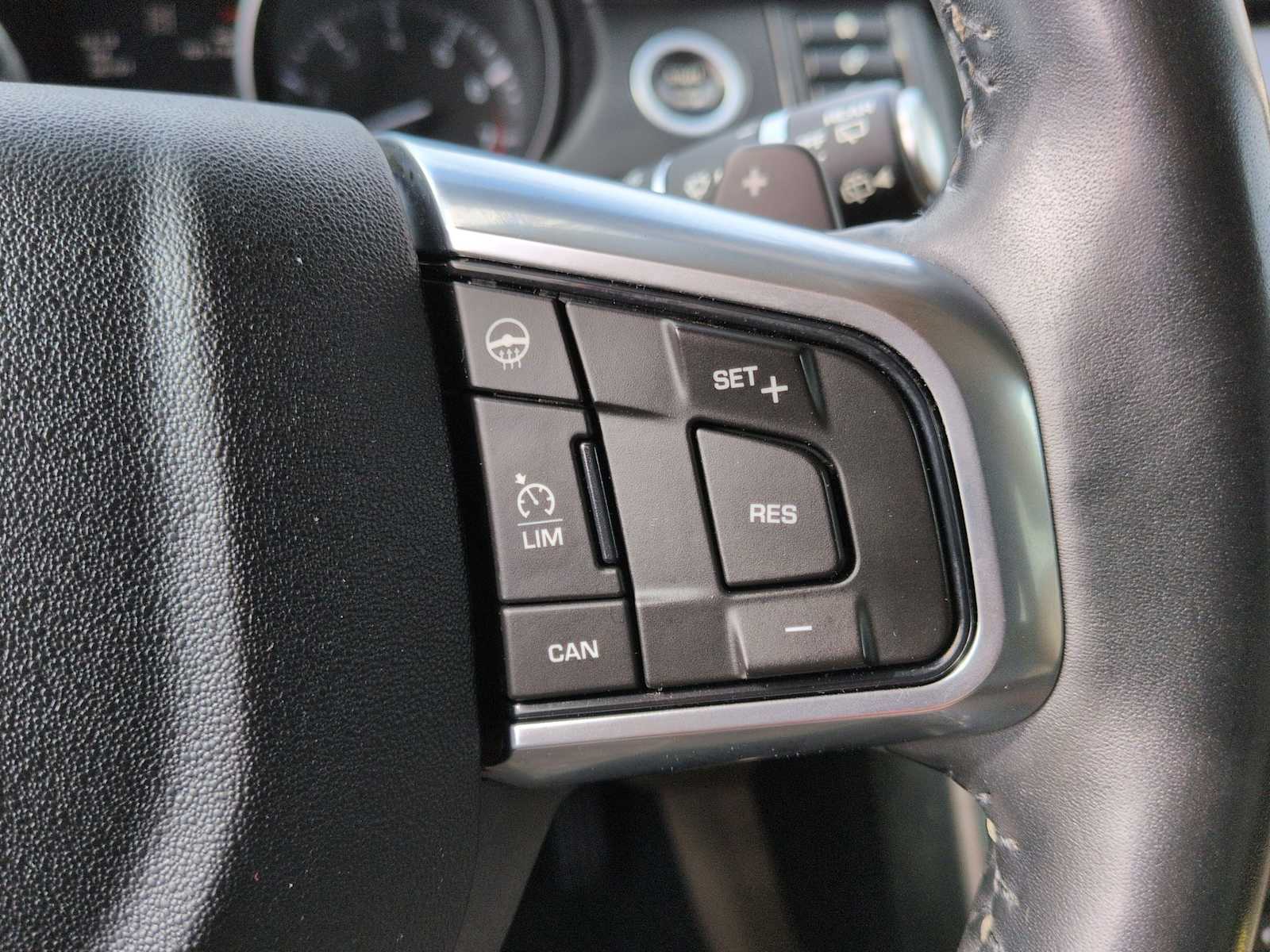 Thumbnail: 2016 Land Rover Discovery Sport - 26