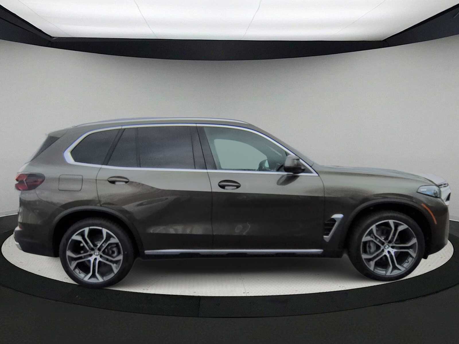 Thumbnail: 2026 BMW X5 - 9