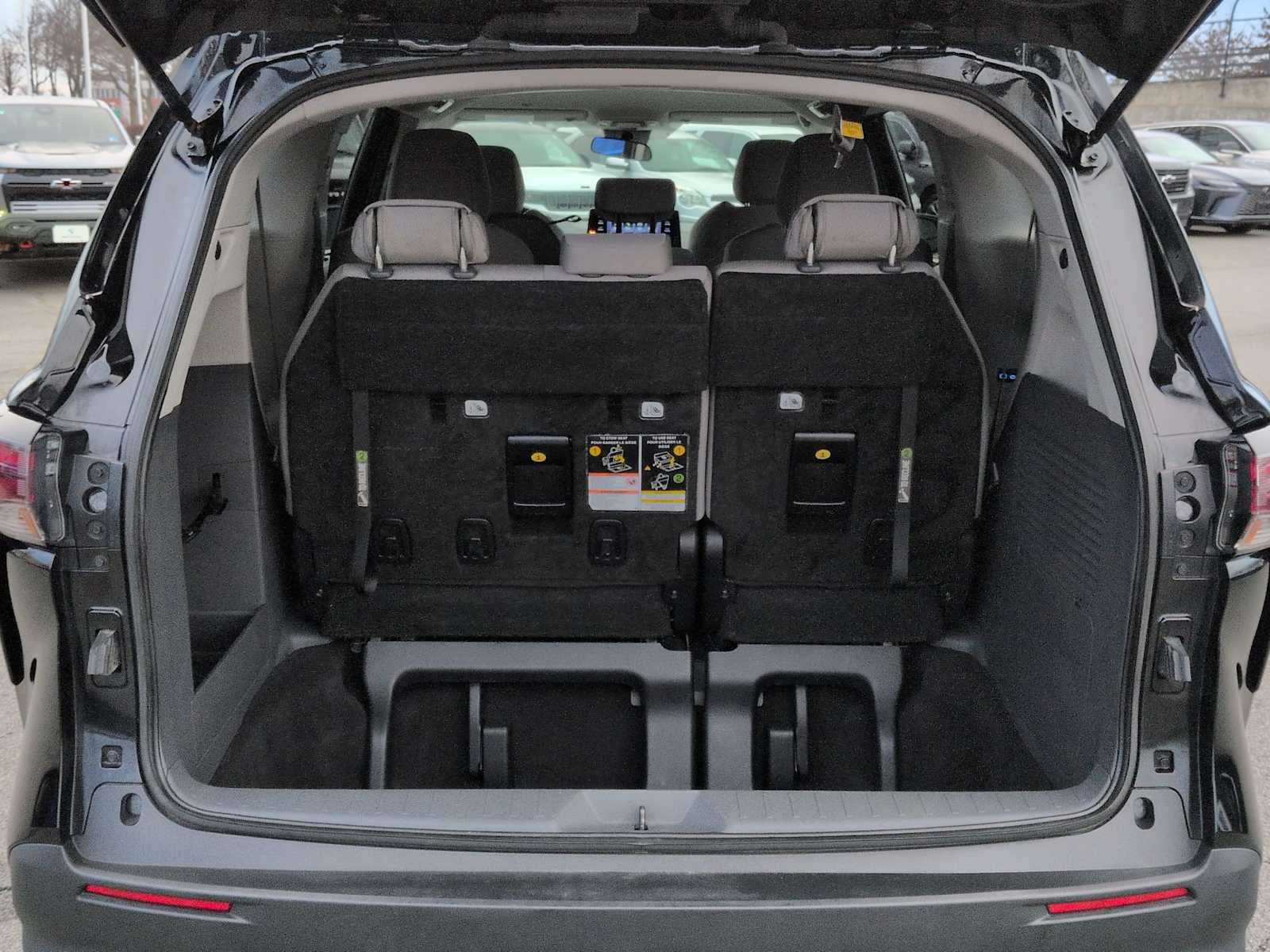 Thumbnail: 2024 Toyota Sienna - 32