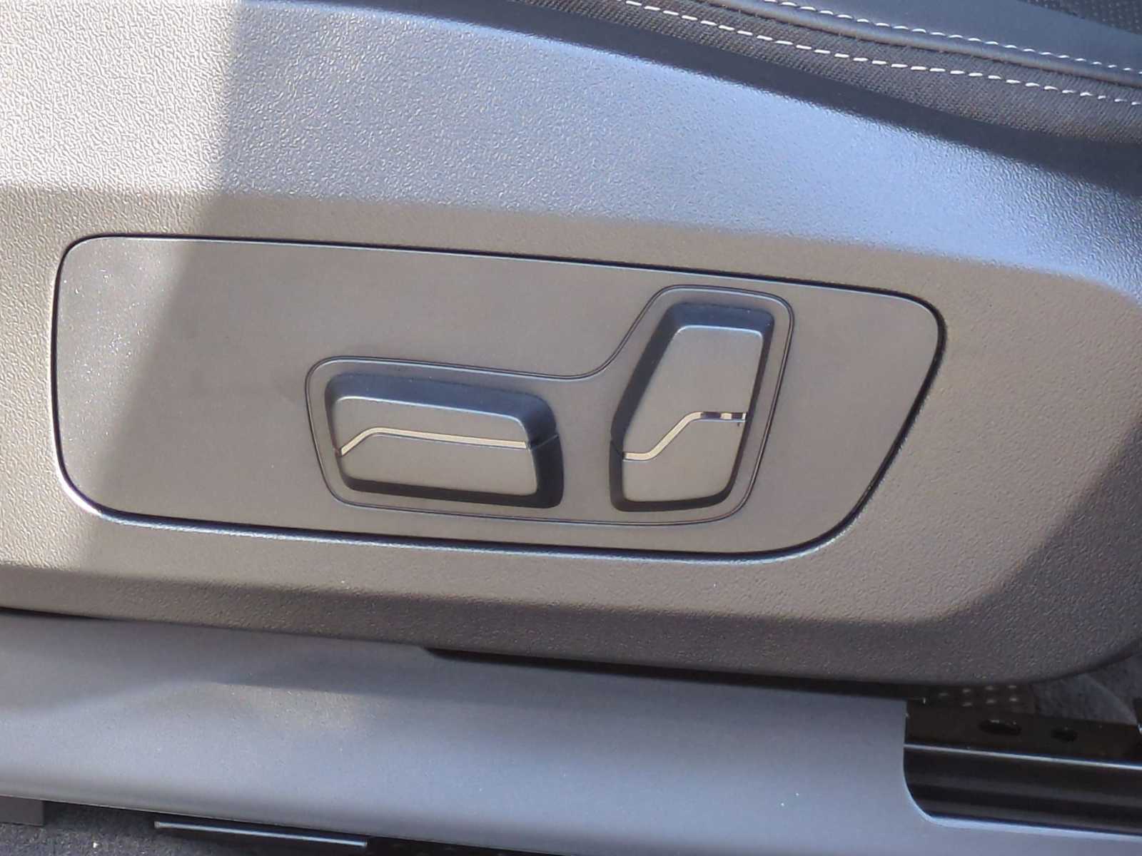 Thumbnail: 2025 BMW X2 - 17