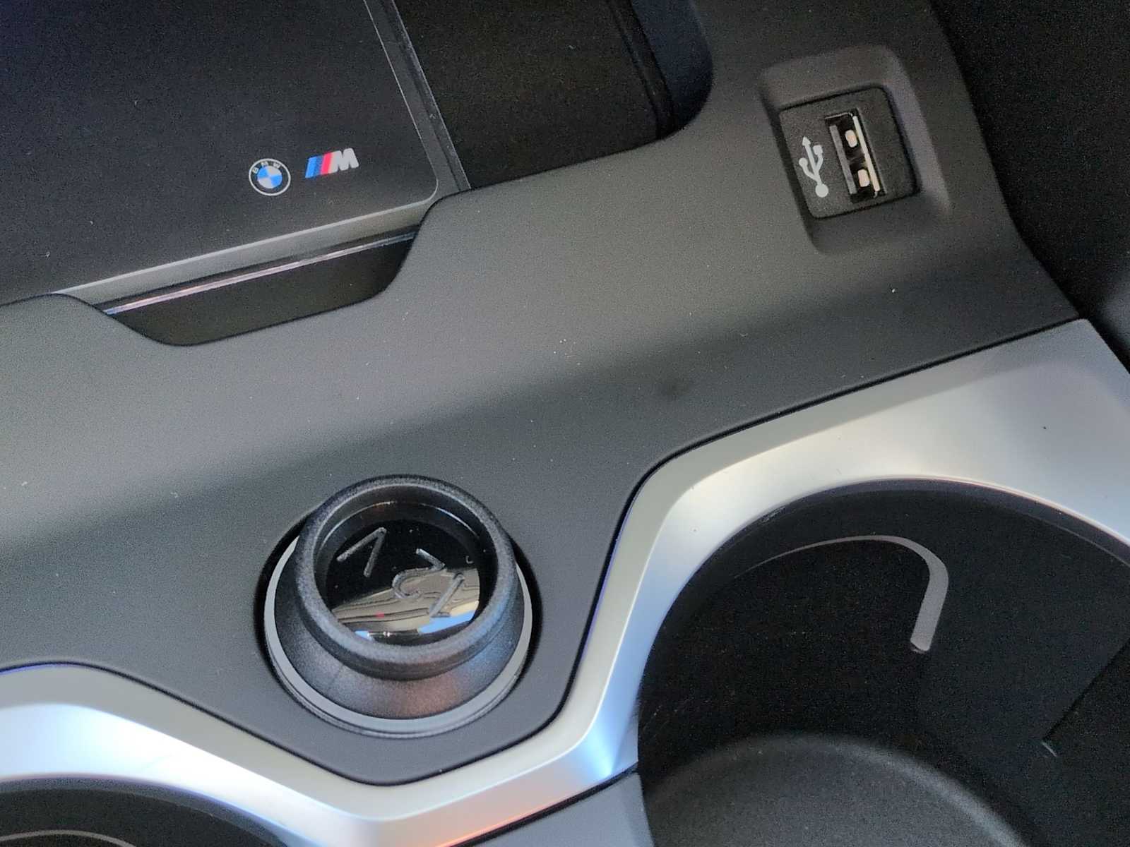 Thumbnail: 2026 BMW XM - 32