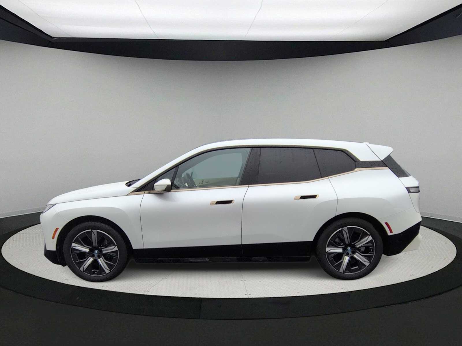 Thumbnail: 2023 BMW iX - 5