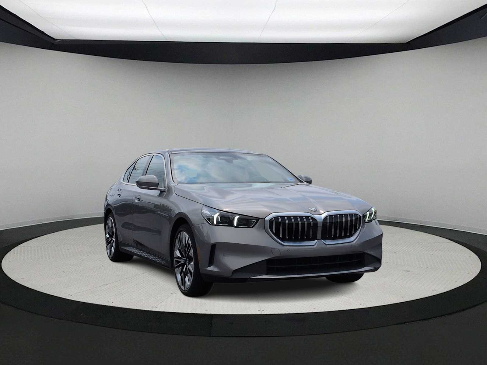 Thumbnail: 2024 BMW 5 Series - 2