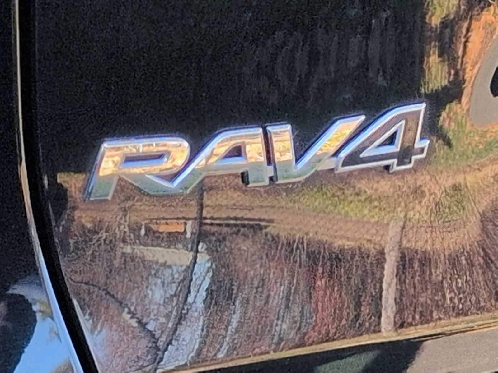 Thumbnail: 2021 Toyota RAV4 - 12