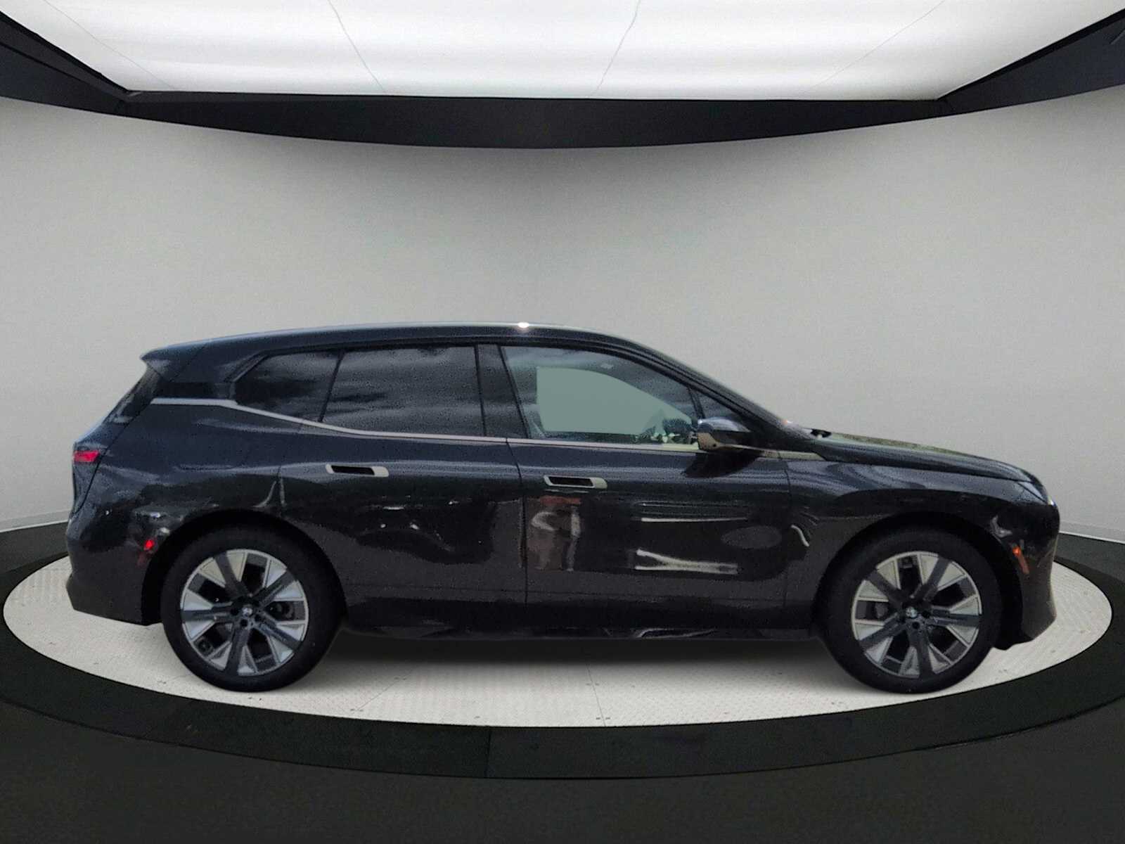 Thumbnail: 2026 BMW iX - 9