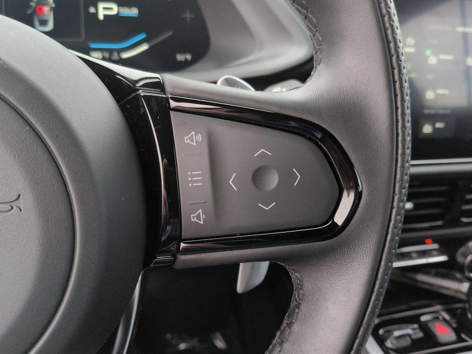 Thumbnail: 2024 Lotus Emira - 21