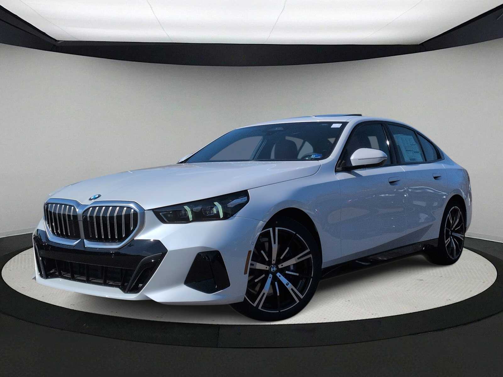 Thumbnail: 2026 BMW 5 Series - 1
