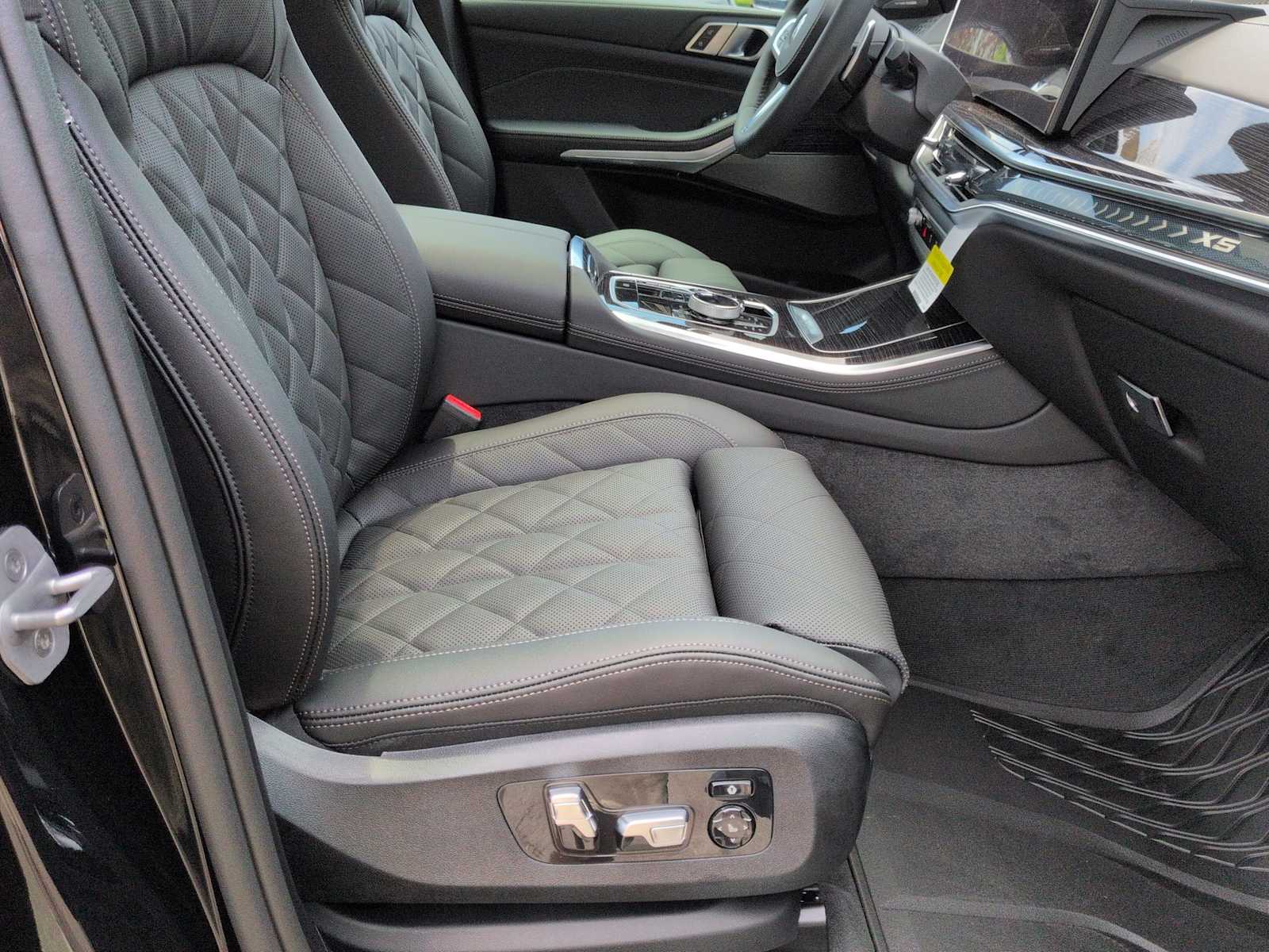 Thumbnail: 2026 BMW X5 - 24