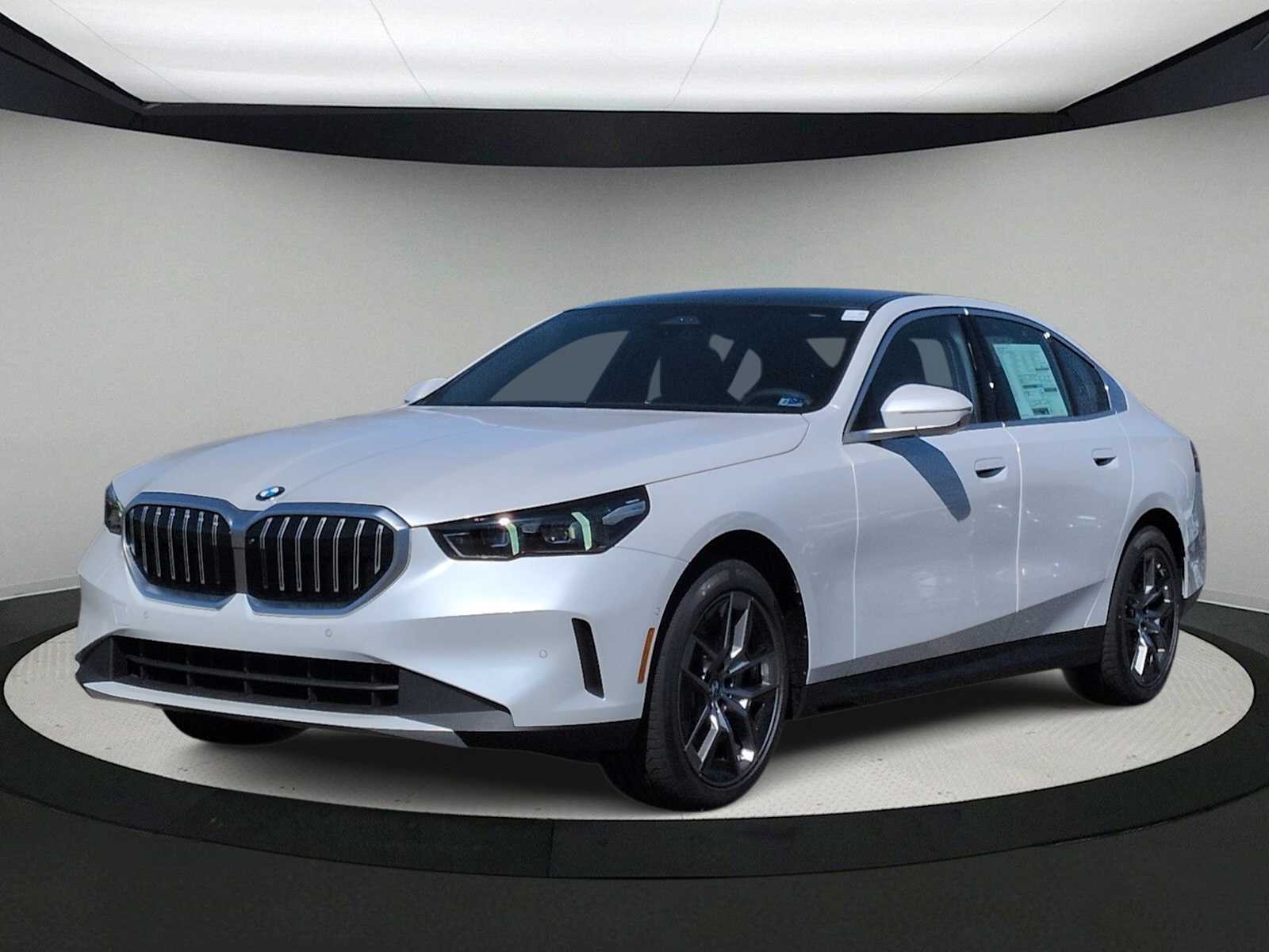 Thumbnail: 2026 BMW 5 Series - 4