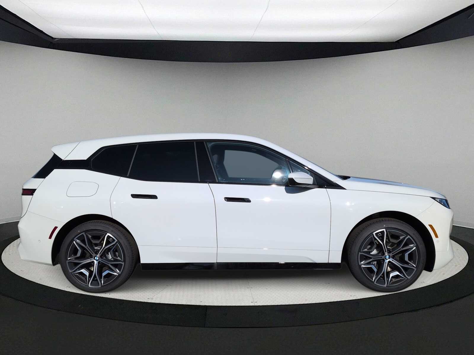 Thumbnail: 2026 BMW iX - 9