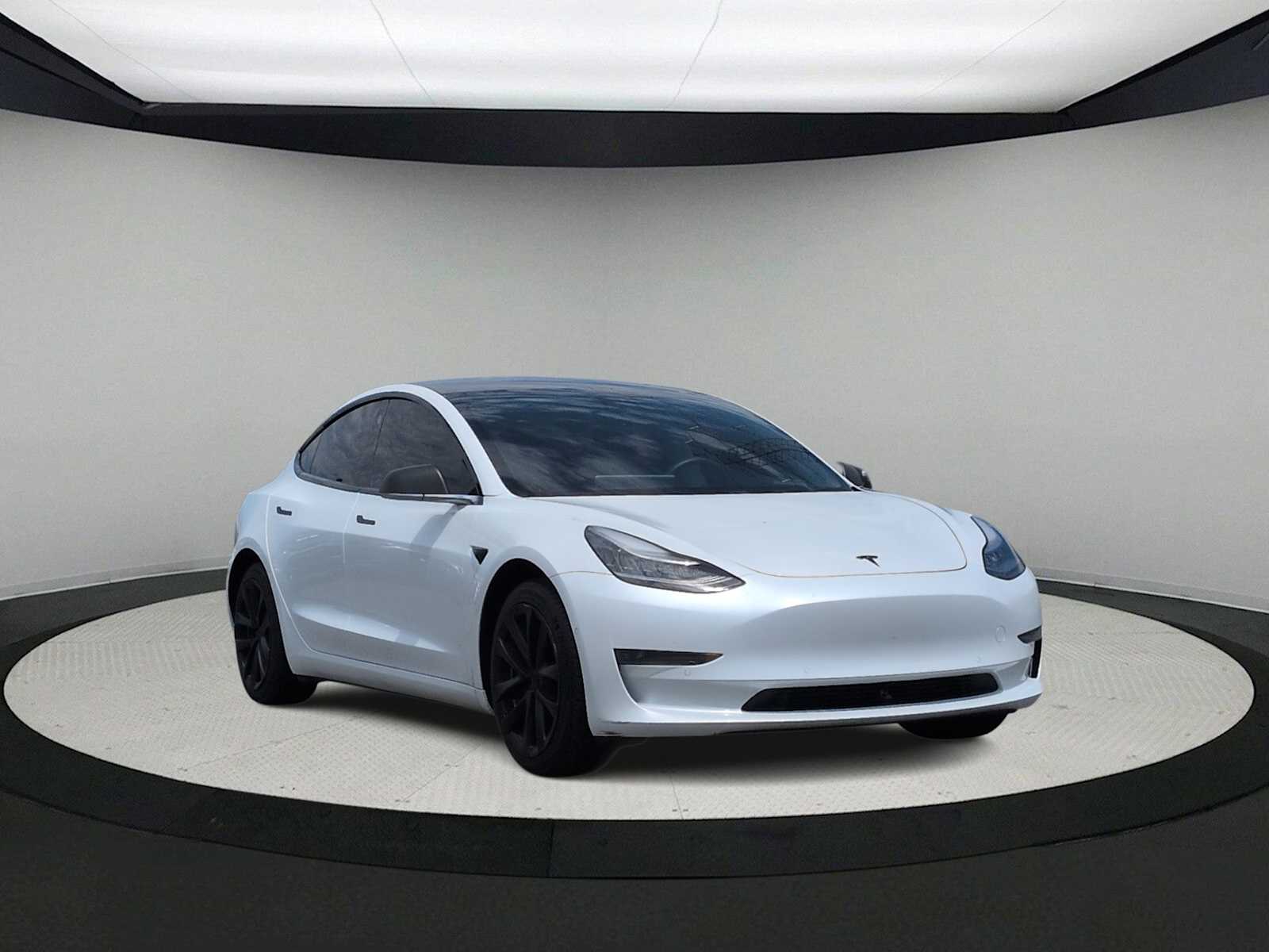 Thumbnail: 2019 Tesla Model 3 - 2