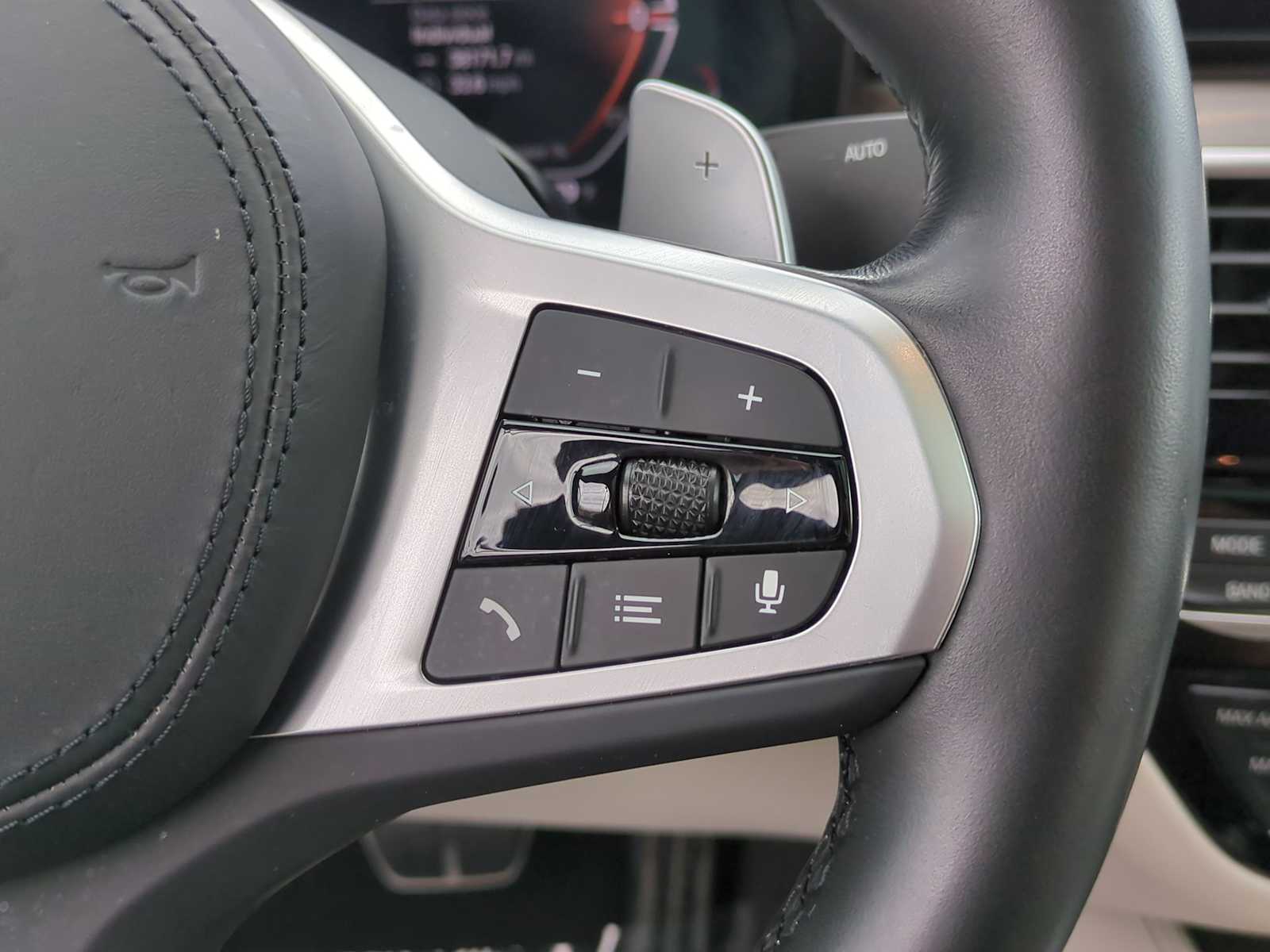 Thumbnail: 2022 BMW 5 Series - 26