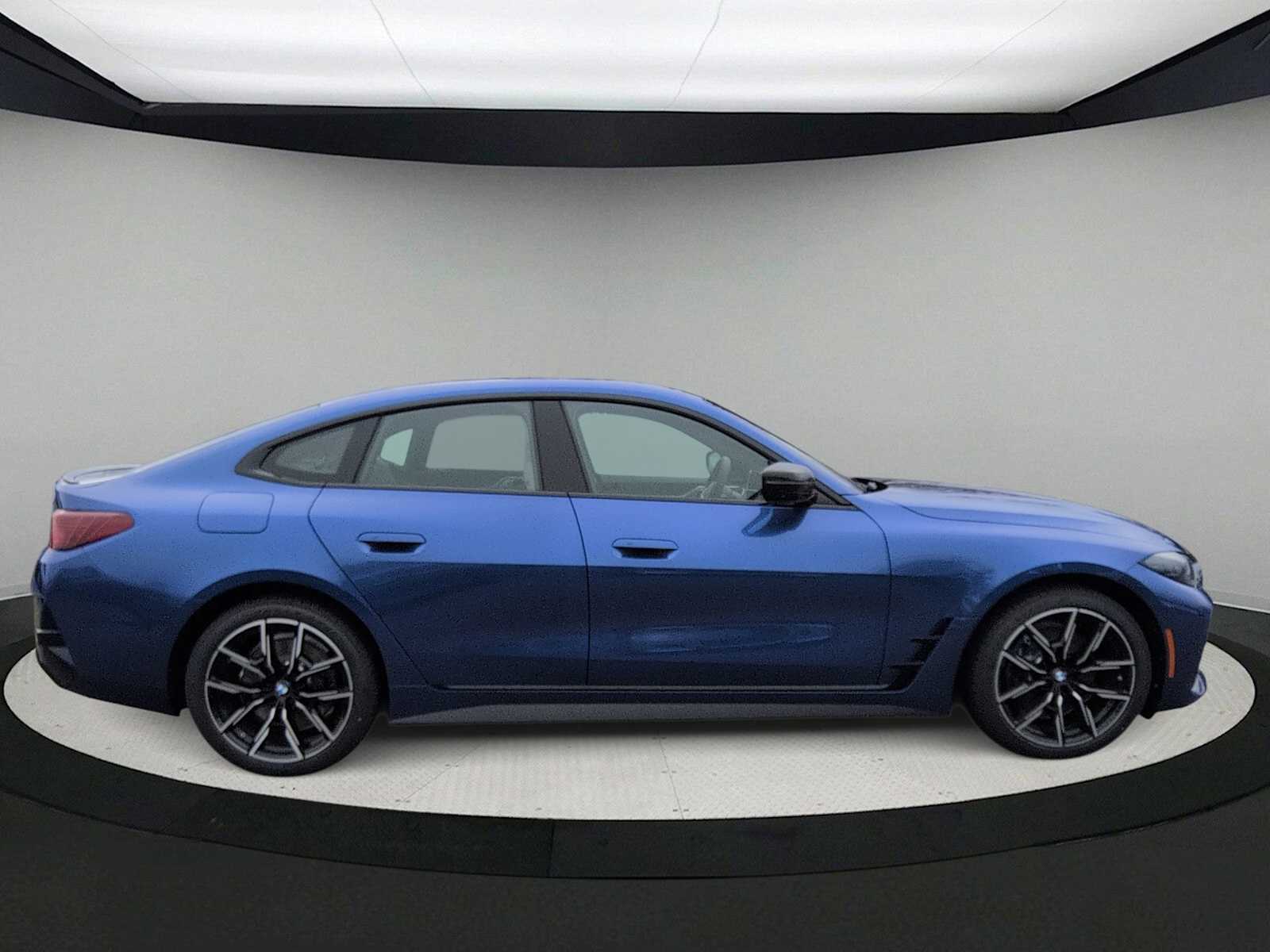 Thumbnail: 2026 BMW i4 - 8