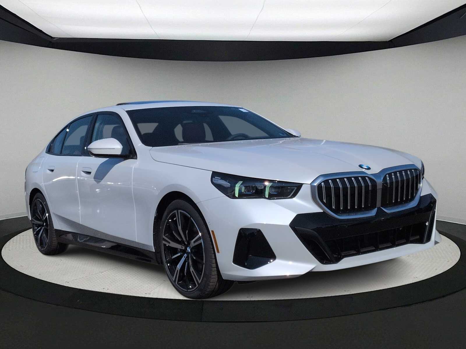 Thumbnail: 2026 BMW 5 Series - 2