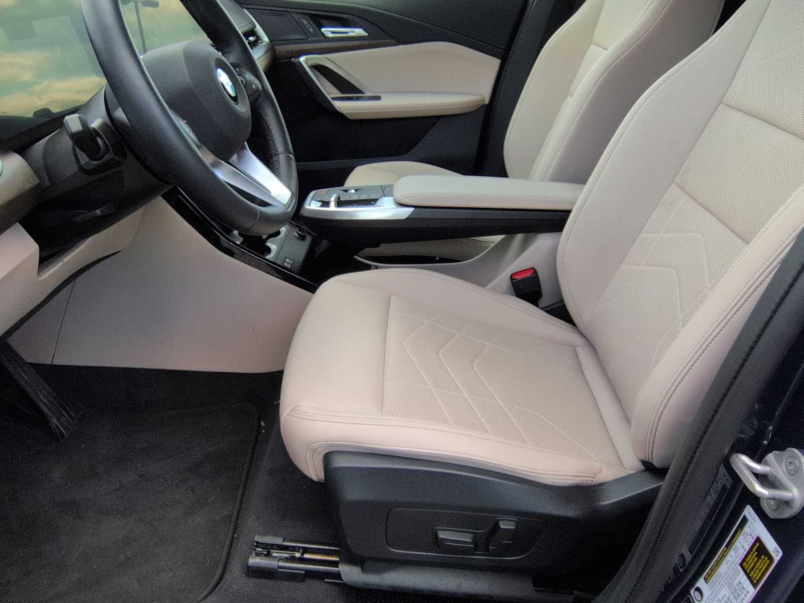 Thumbnail: 2025 BMW X1 - 16