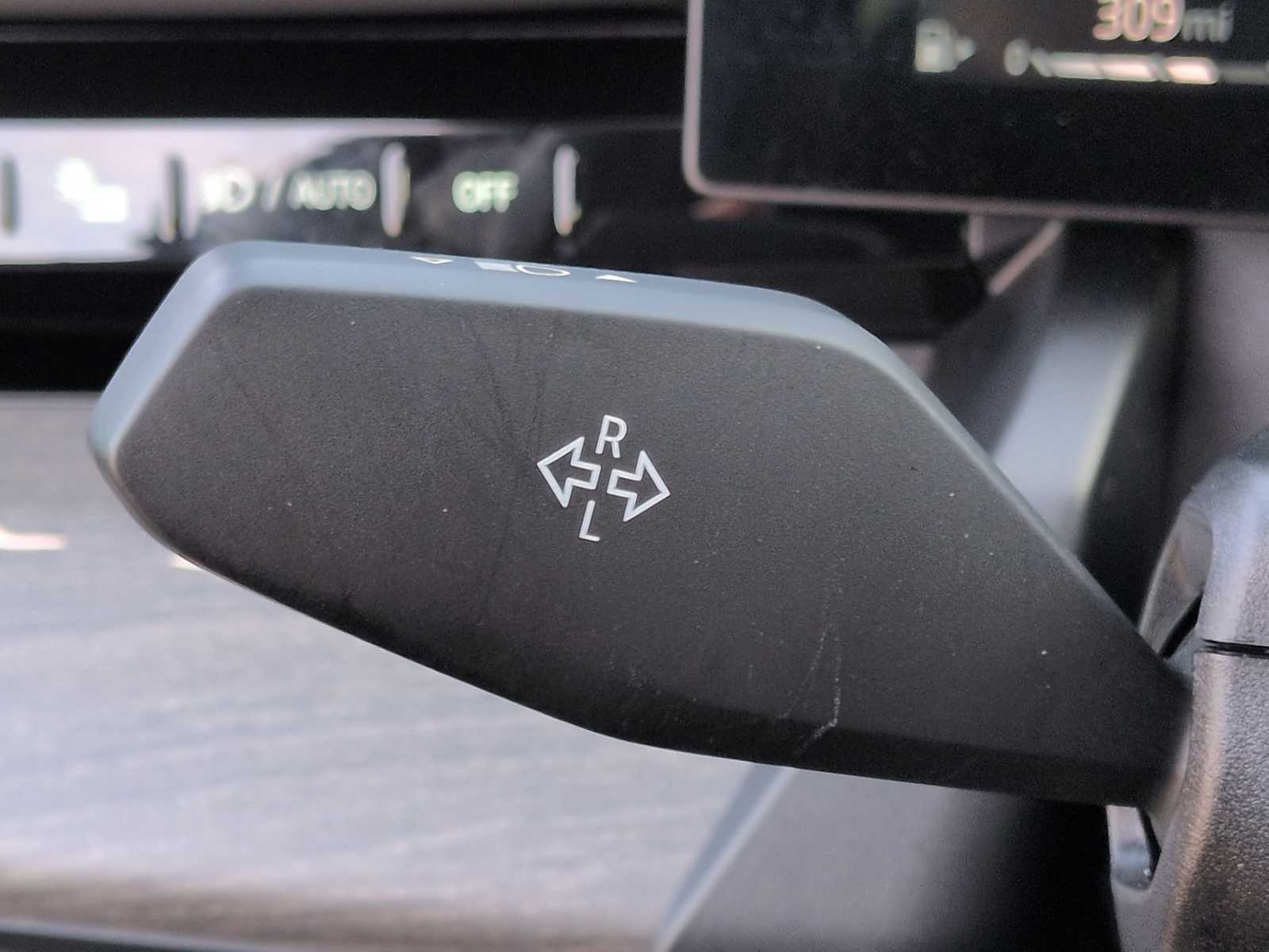 Thumbnail: 2025 BMW 5 Series - 29