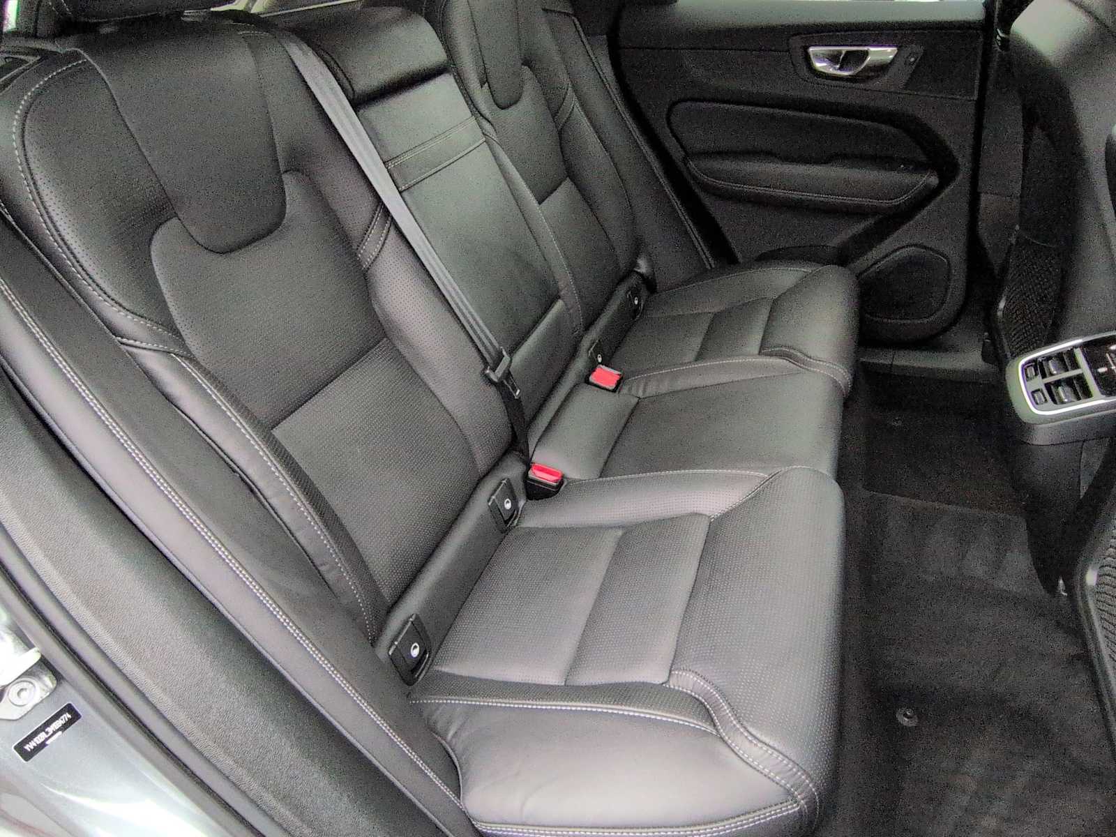 Thumbnail: 2021 Volvo XC60 - 22