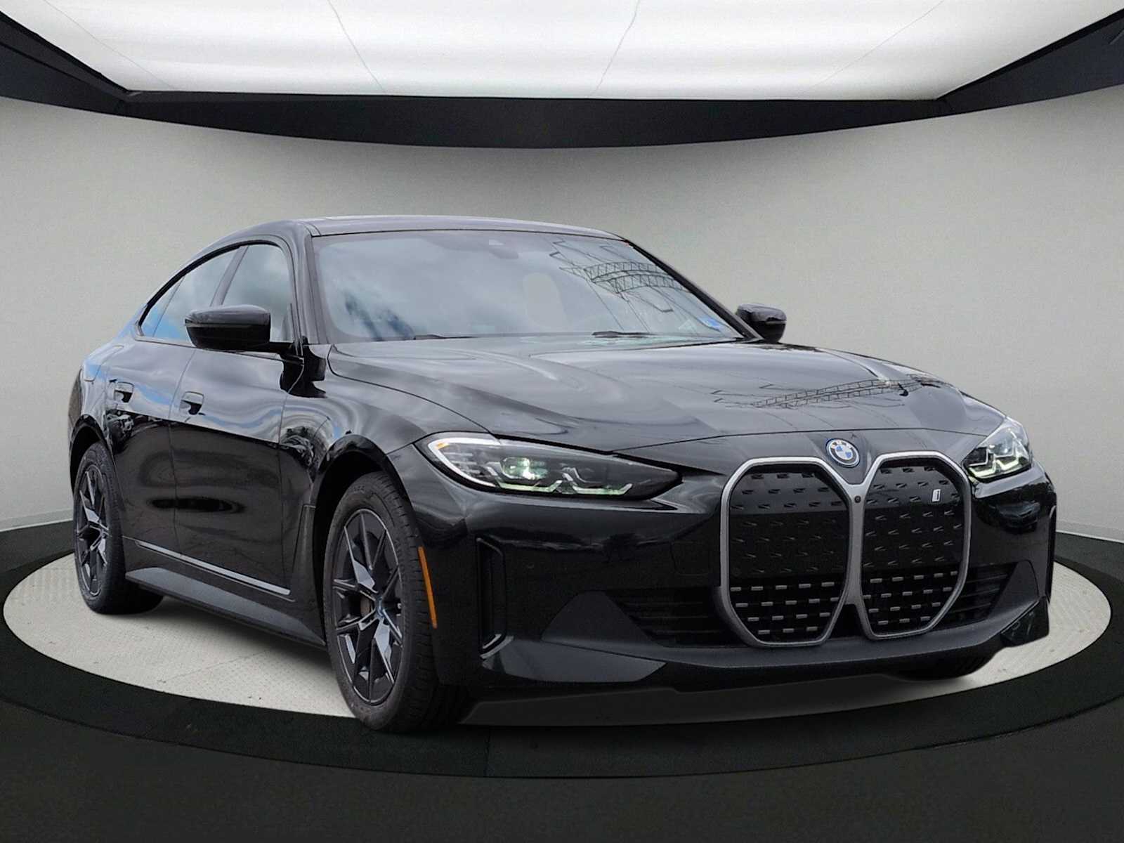 Thumbnail: 2023 BMW i4 - 2