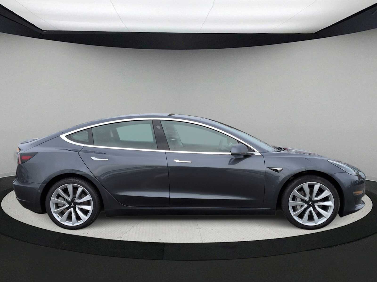 Thumbnail: 2019 Tesla Model 3 - 9