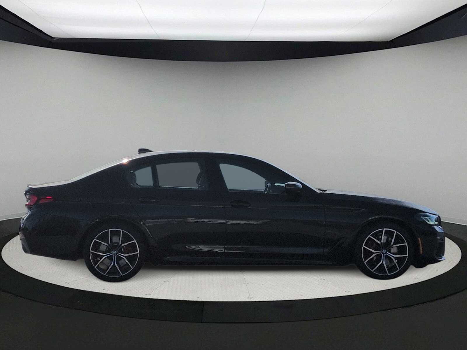 Thumbnail: 2023 BMW 5 Series - 9