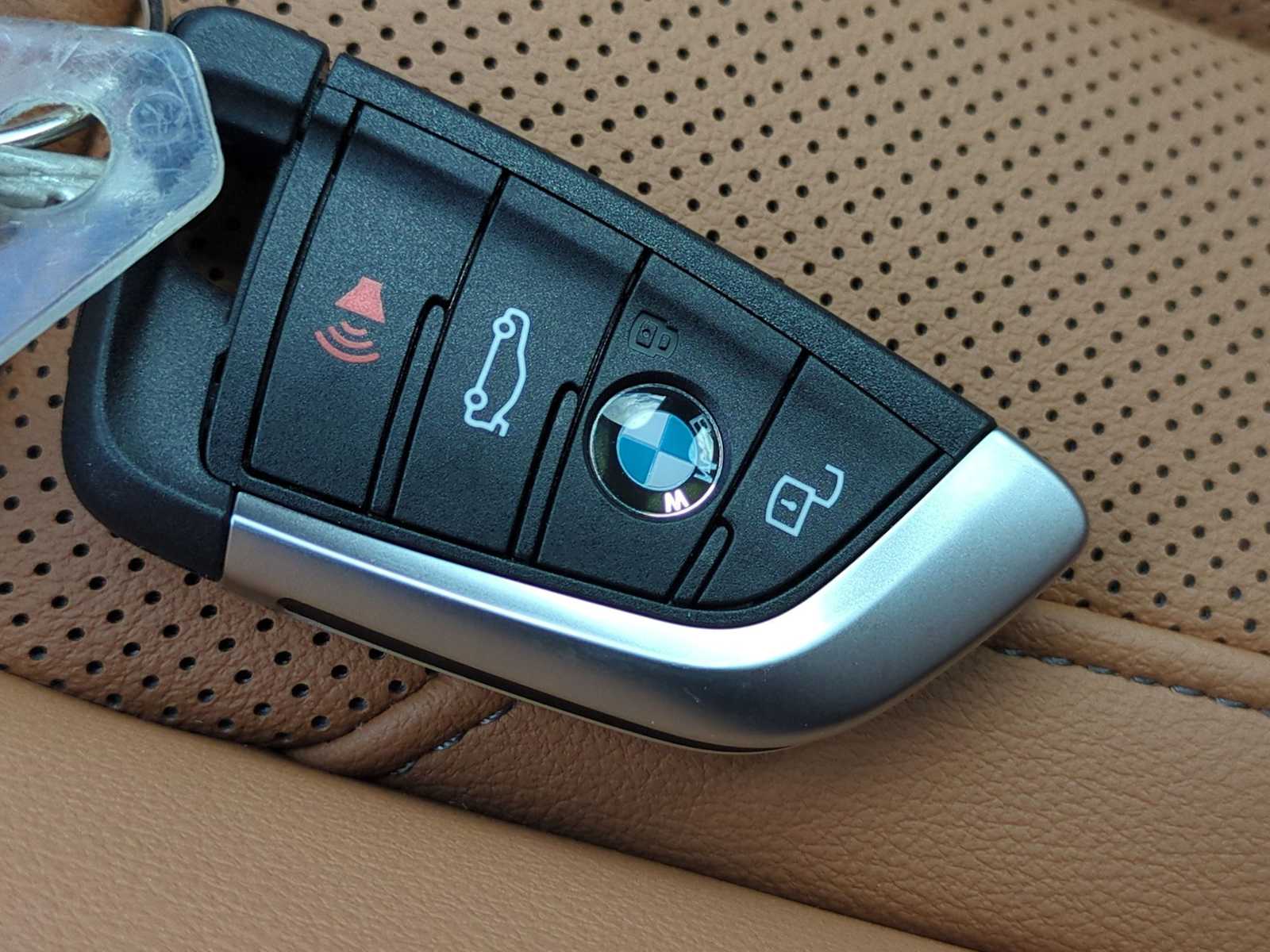 Thumbnail: 2025 BMW i4 - 37