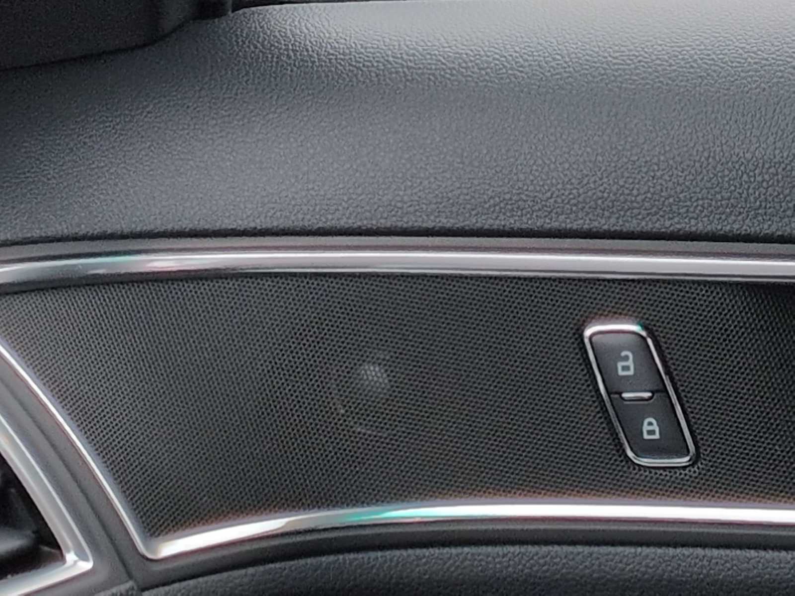 Thumbnail: 2016 Ford Explorer - 31