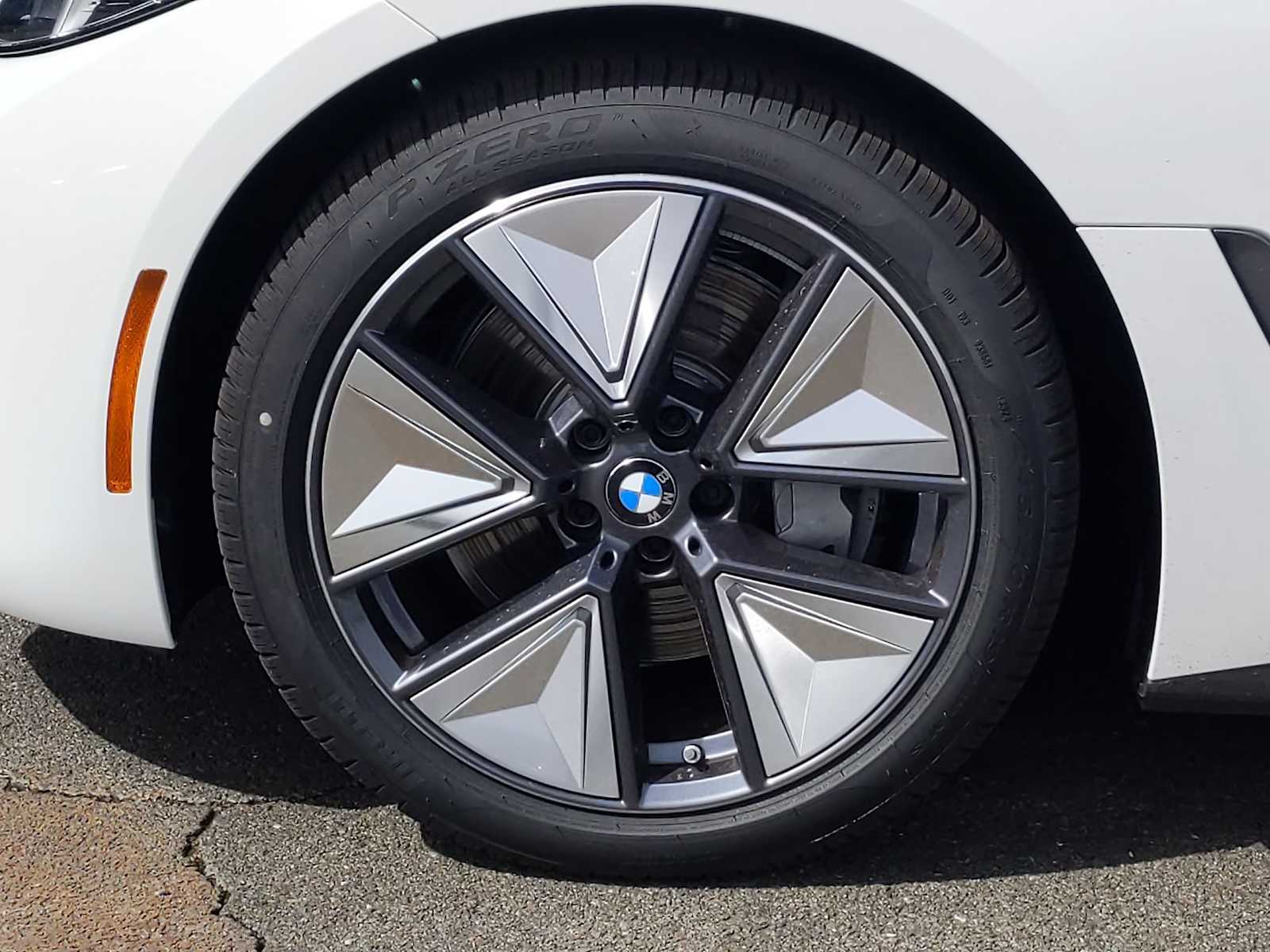 Thumbnail: 2025 BMW i4 - 13