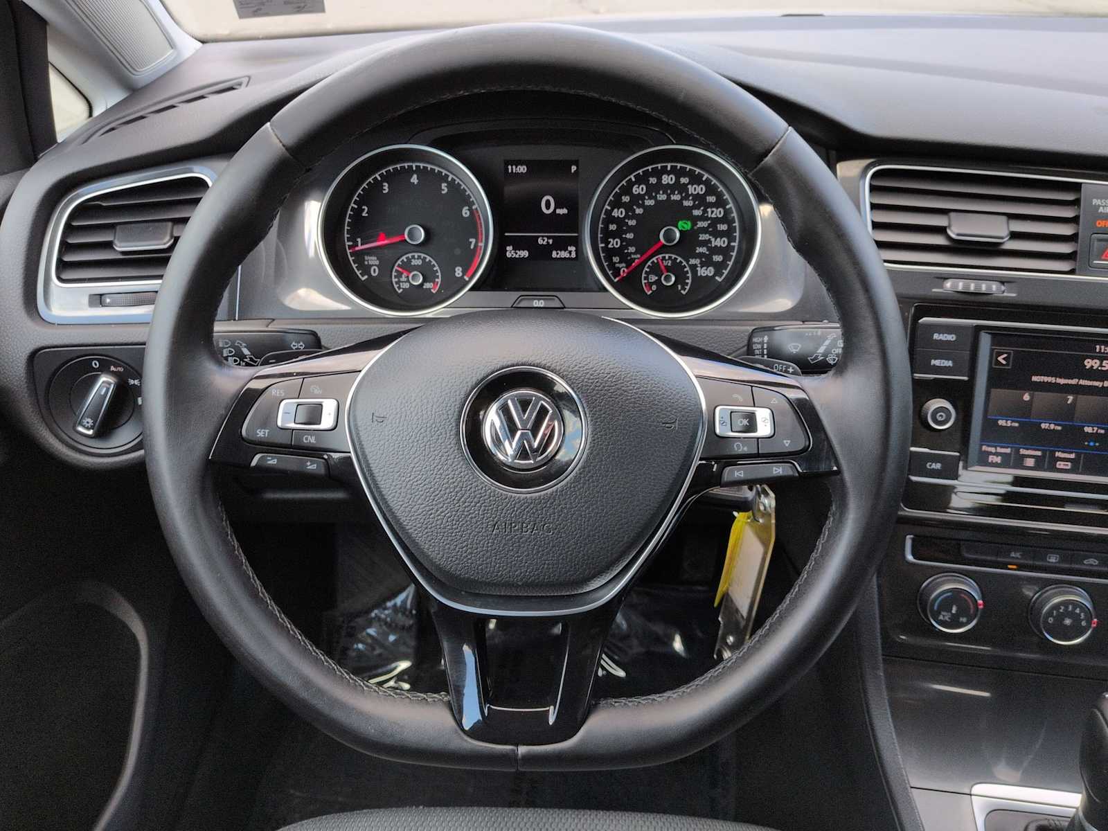 Thumbnail: 2018 Volkswagen e-Golf - 23