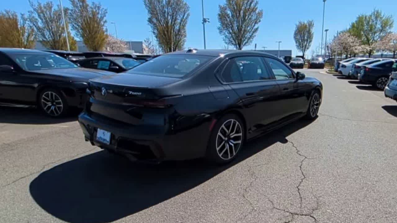 Thumbnail: 2025 BMW 7 Series - 8