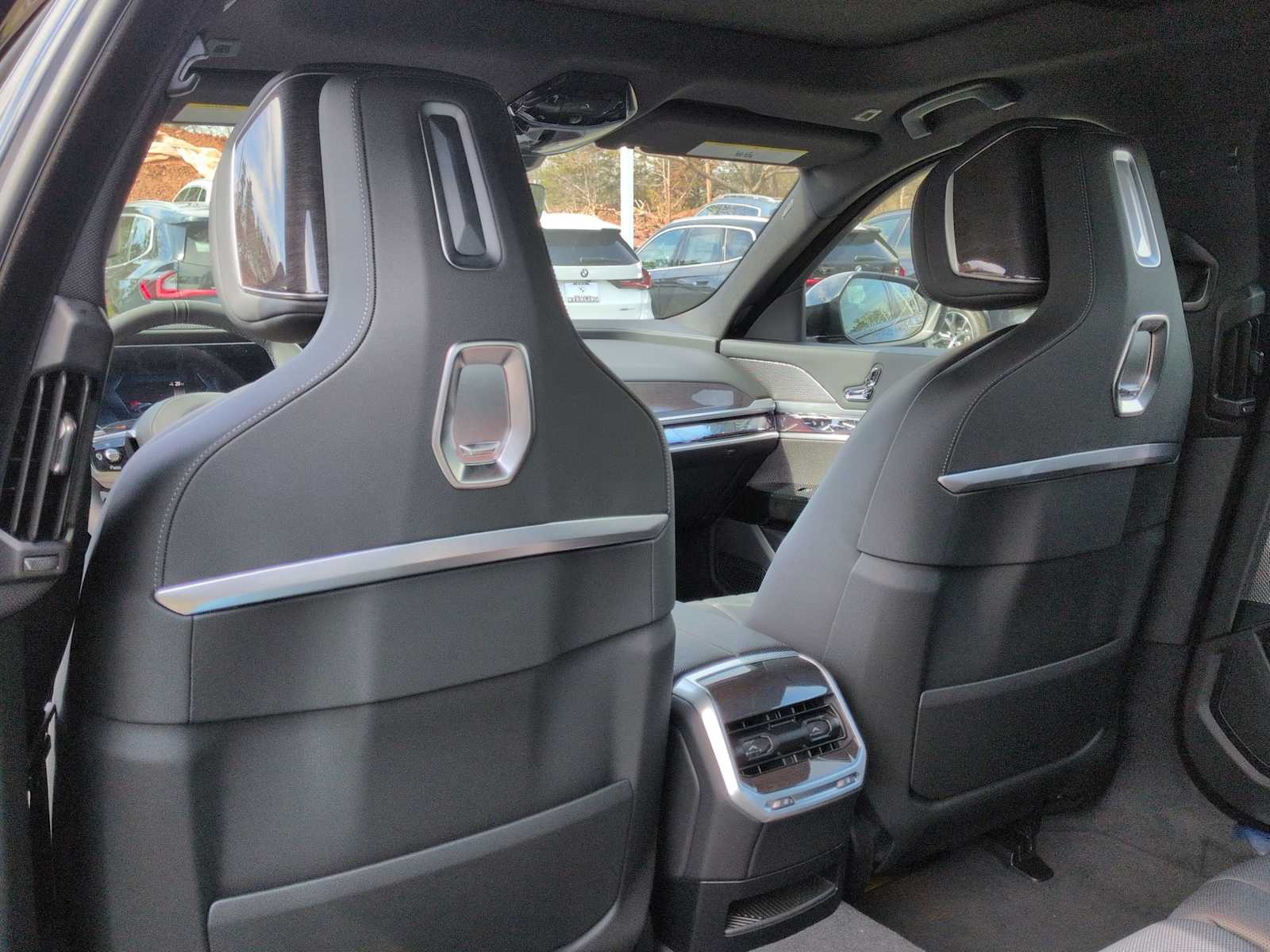 Thumbnail: 2026 BMW i7 - 19