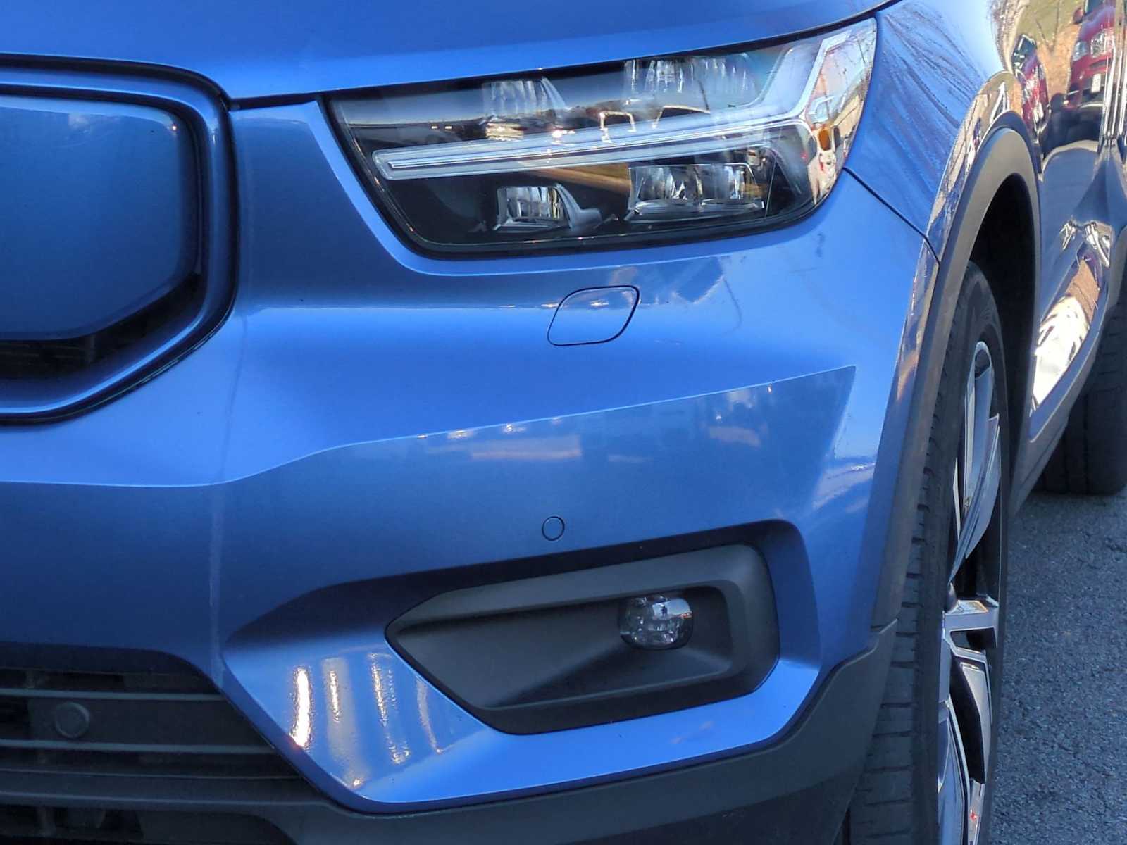 Thumbnail: 2021 Volvo XC40 - 11