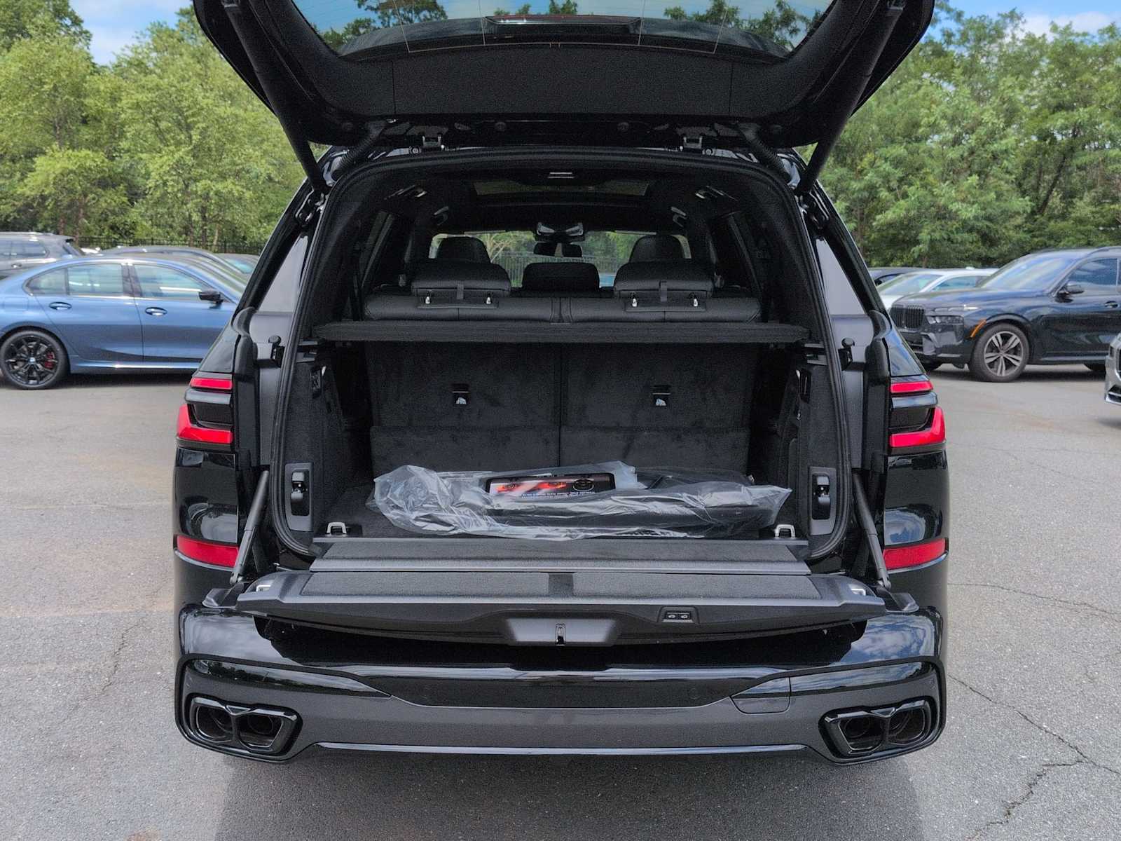 Thumbnail: 2027 BMW X7 - 36