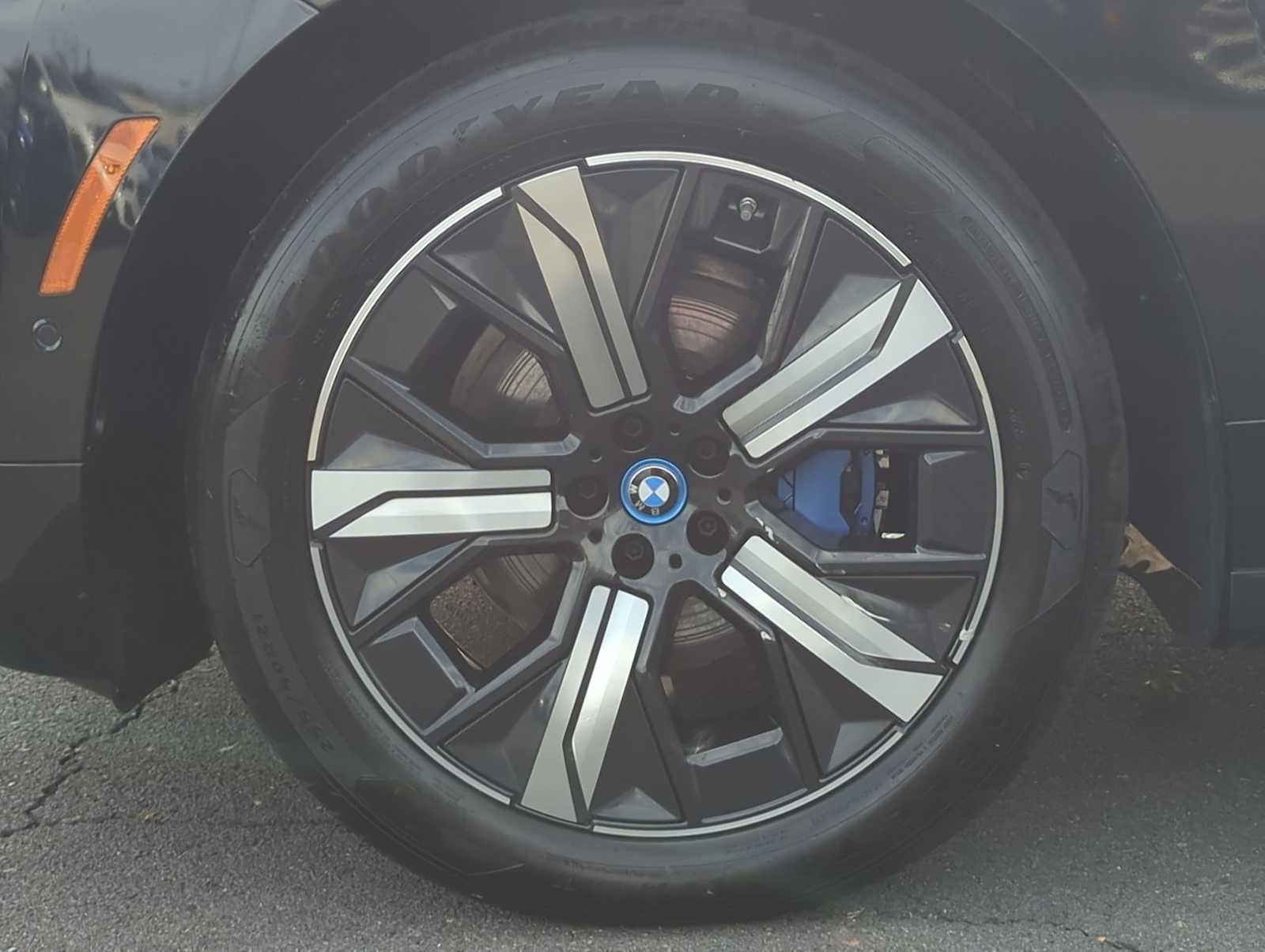 Thumbnail: 2025 BMW iX - 13