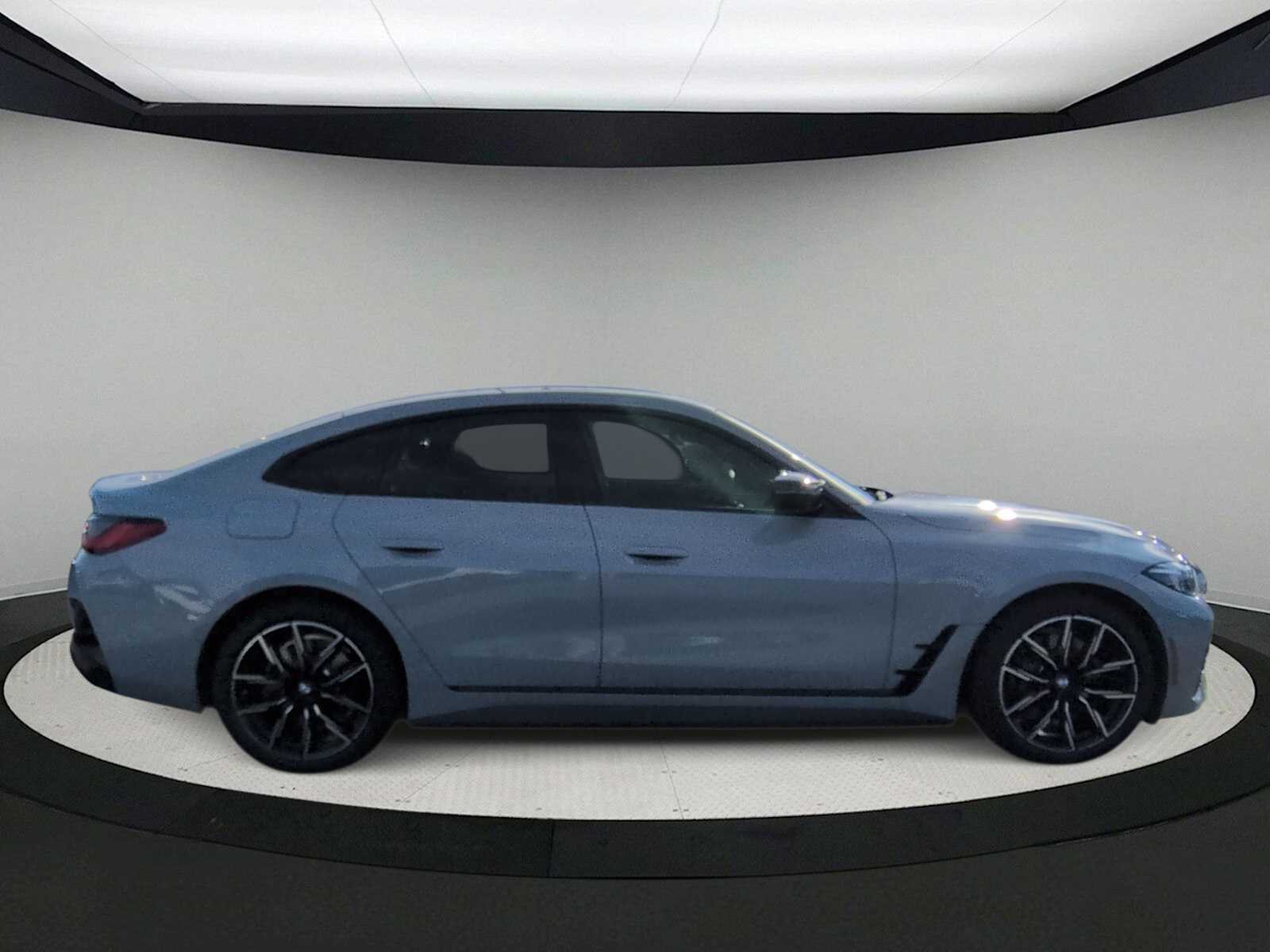 Thumbnail: 2025 BMW i4 - 9
