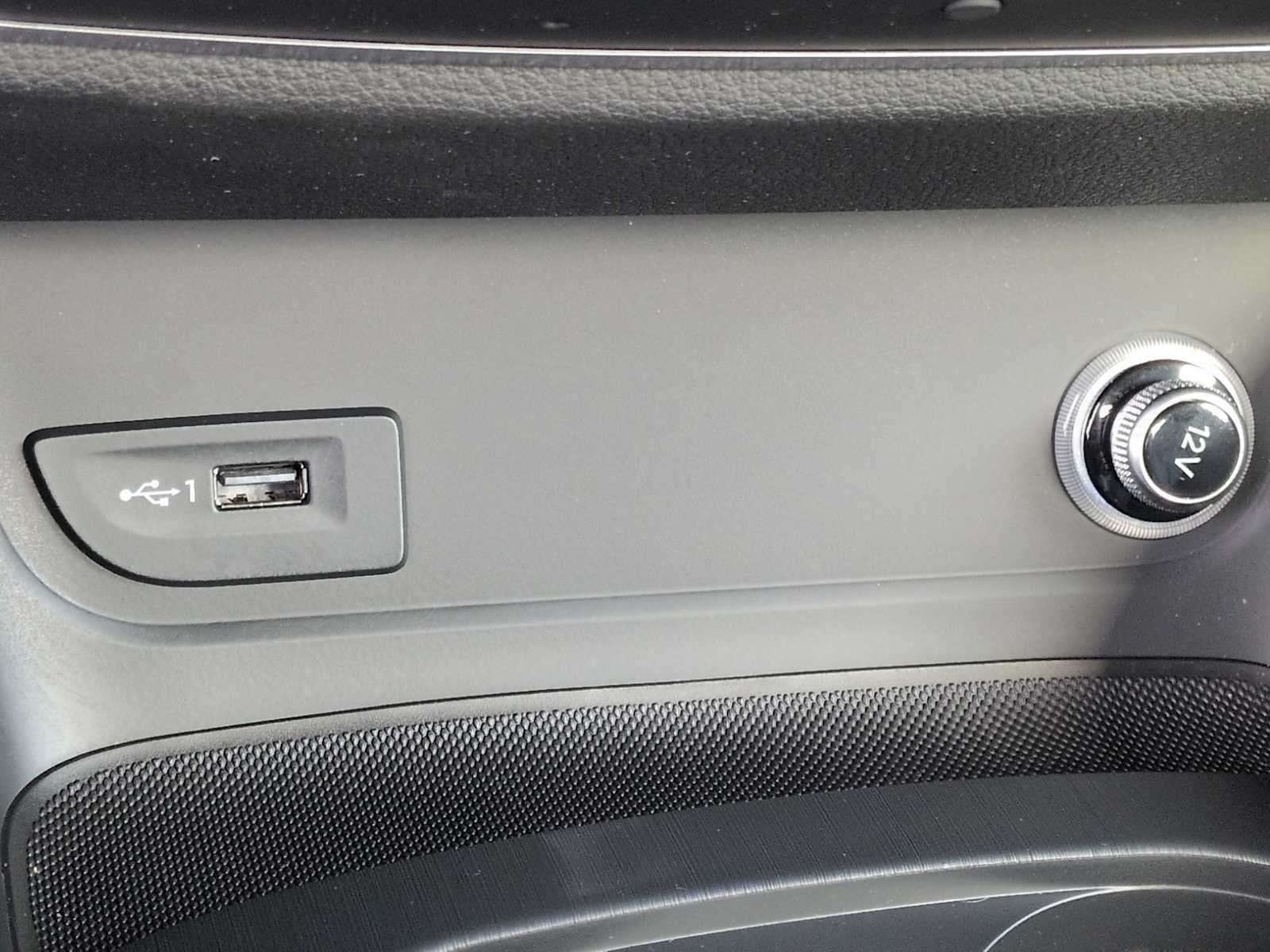 Thumbnail: 2017 Audi A3 e-tron - 34