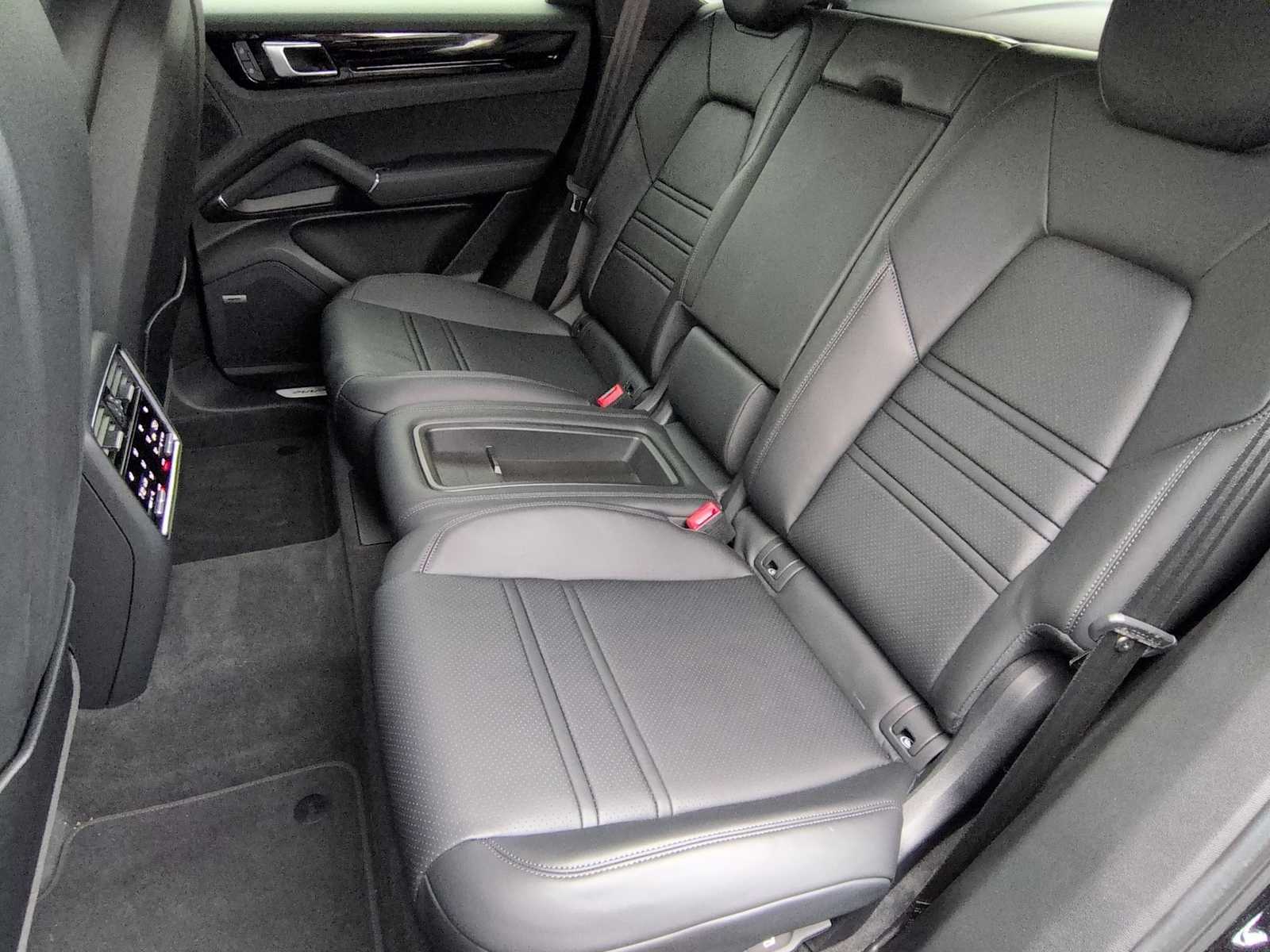 Thumbnail: 2022 Porsche  - 21