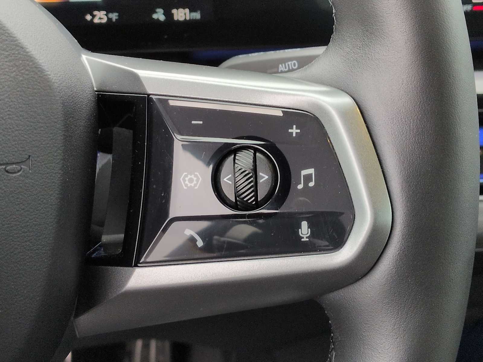 Thumbnail: 2025 BMW i5 - 25