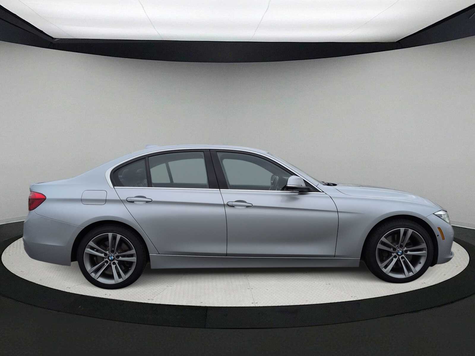 Thumbnail: 2017 BMW 3 Series - 9