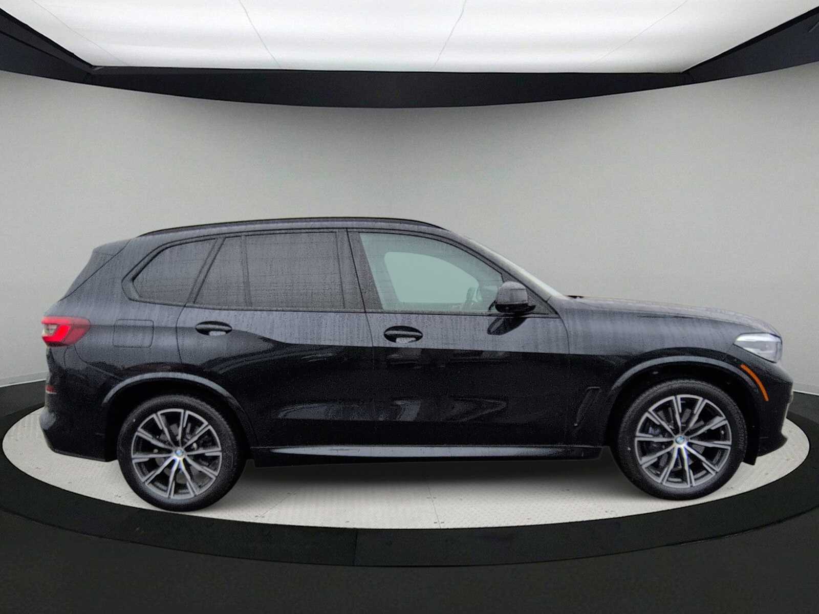Thumbnail: 2023 BMW X5 - 9