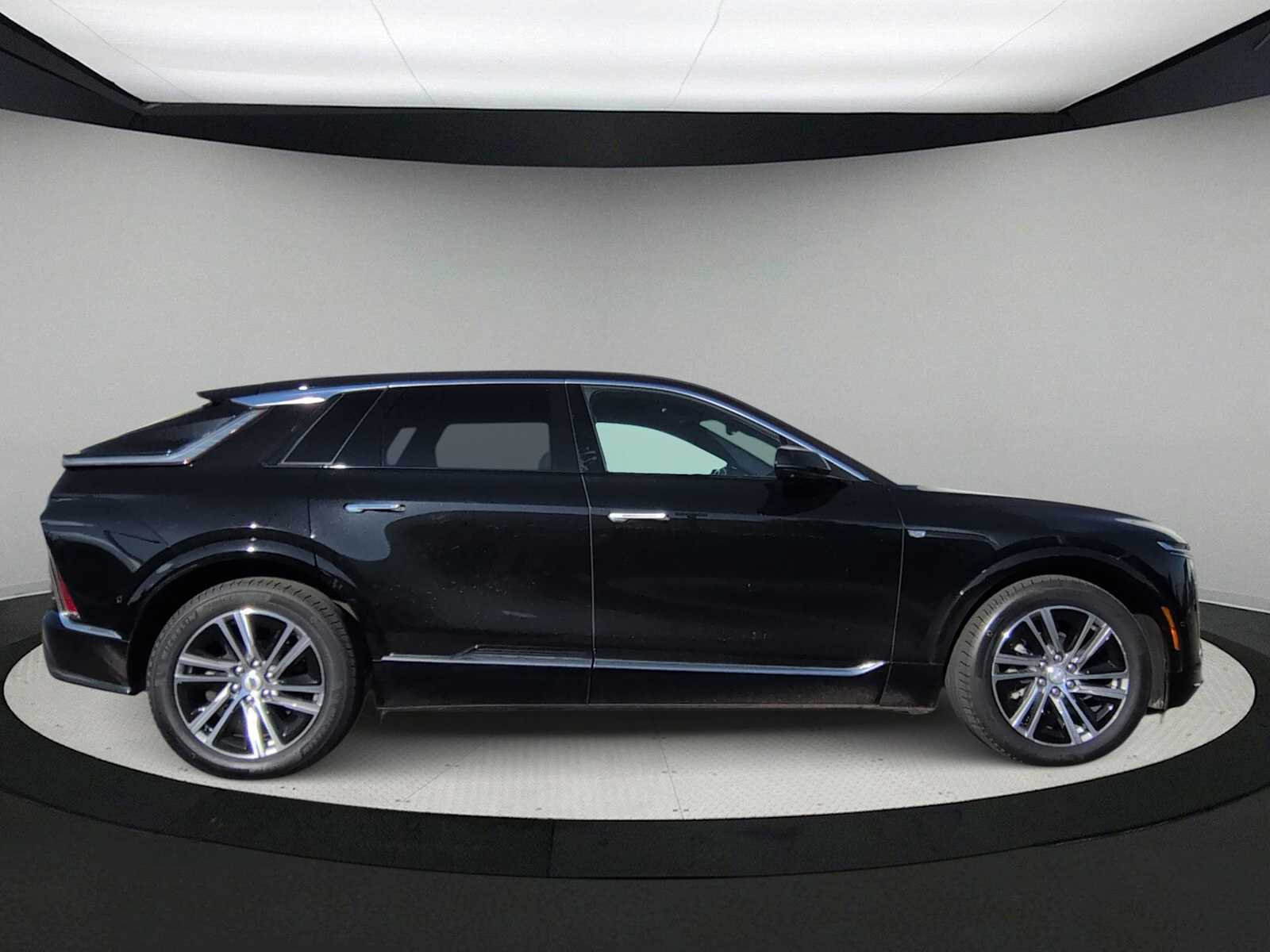 Thumbnail: 2024 Cadillac Lyriq - 9