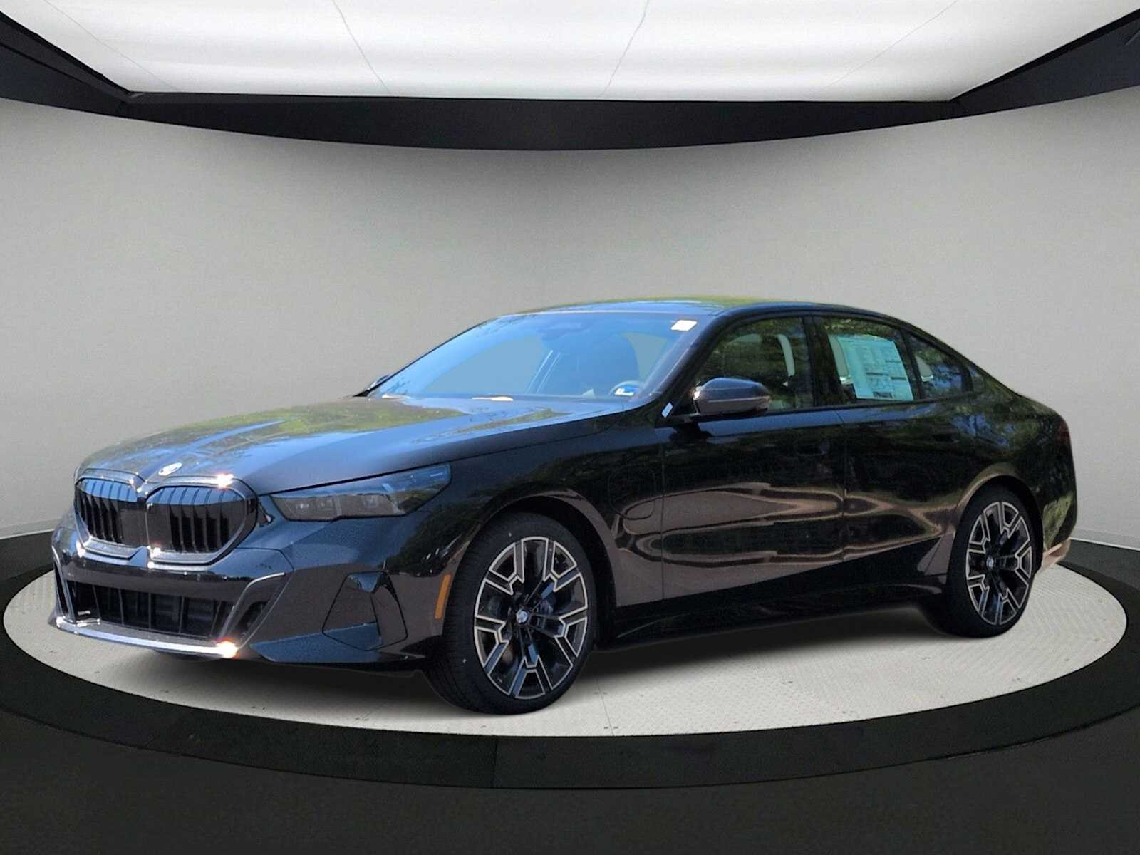 Thumbnail: 2027 BMW 5 Series - 4