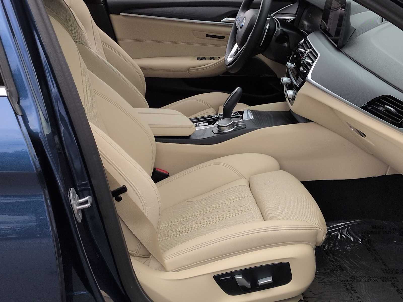 Thumbnail: 2023 BMW 5 Series - 23