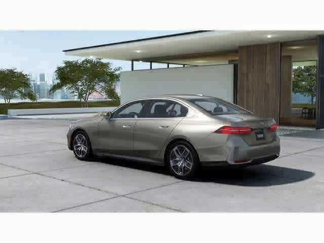 Thumbnail: 2026 BMW 5 Series - 2