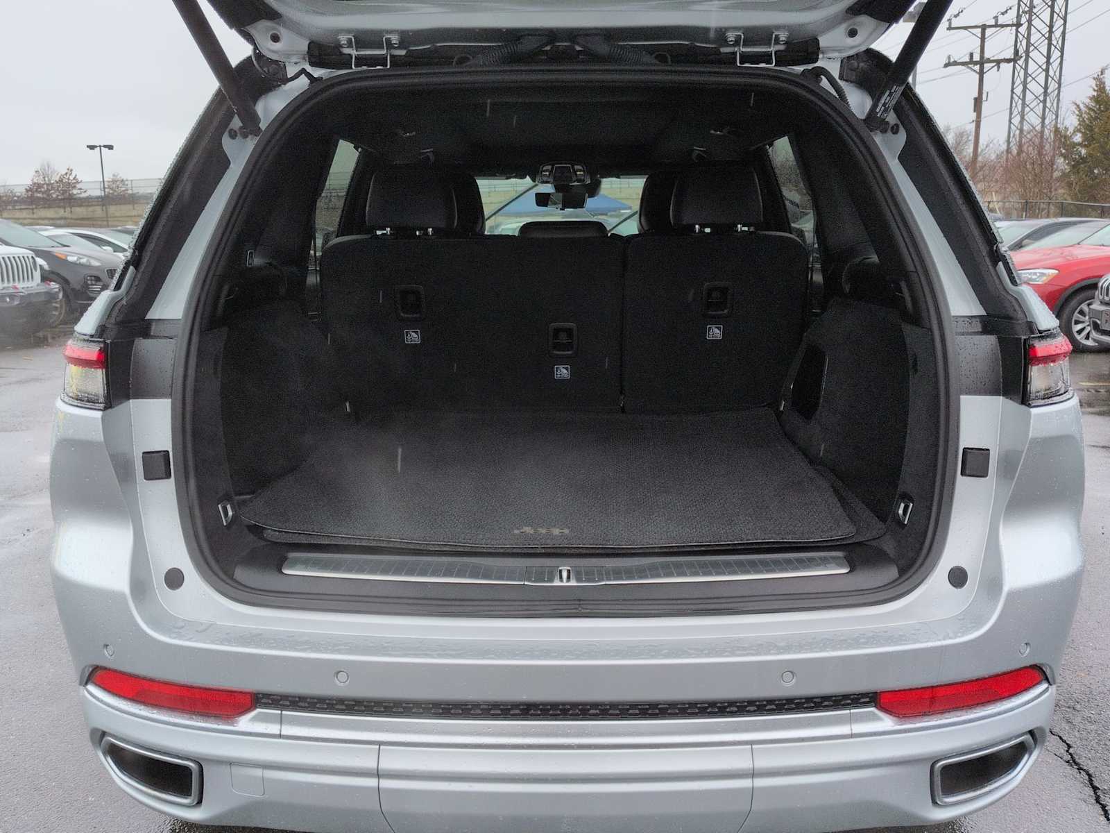 Thumbnail: 2024 Jeep Grand Cherokee - 37